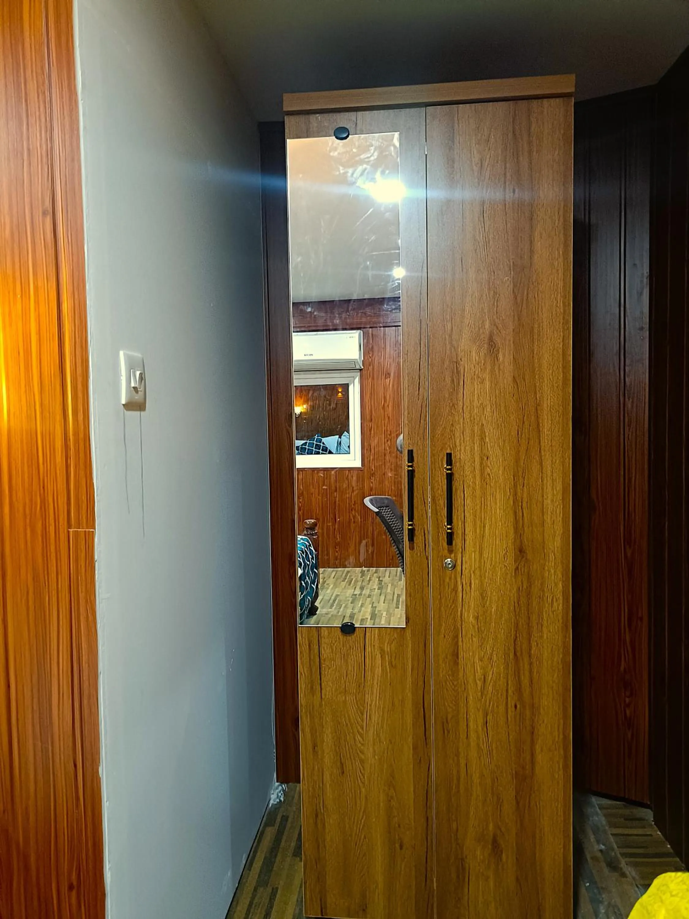 wardrobe in Chan Beach Resort & Hotel