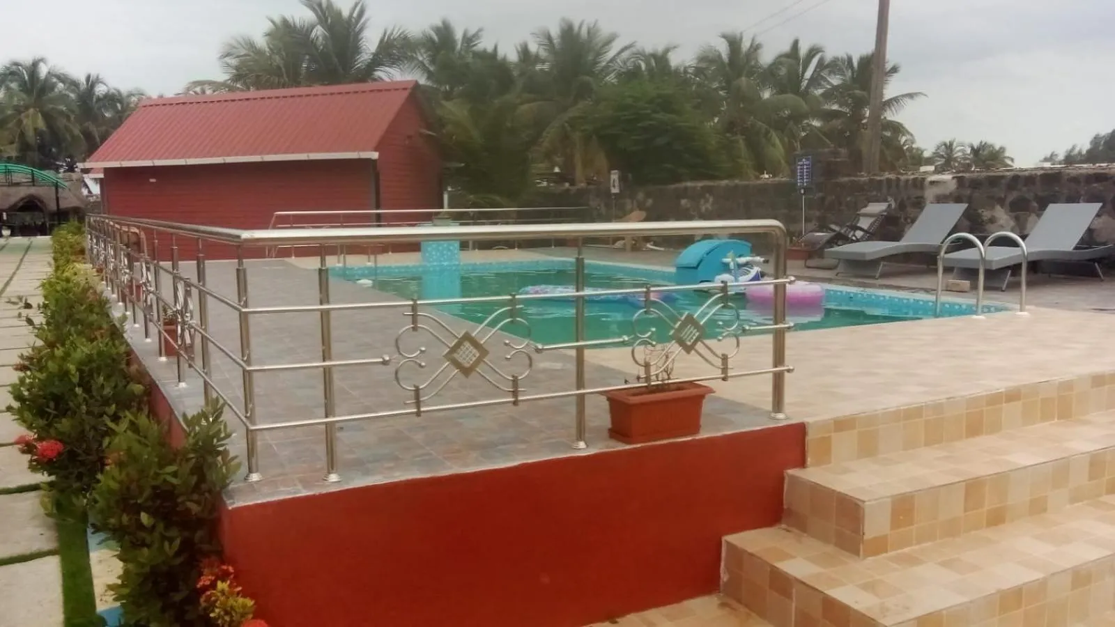 Swimming pool in Chan Beach Resort & Hotel