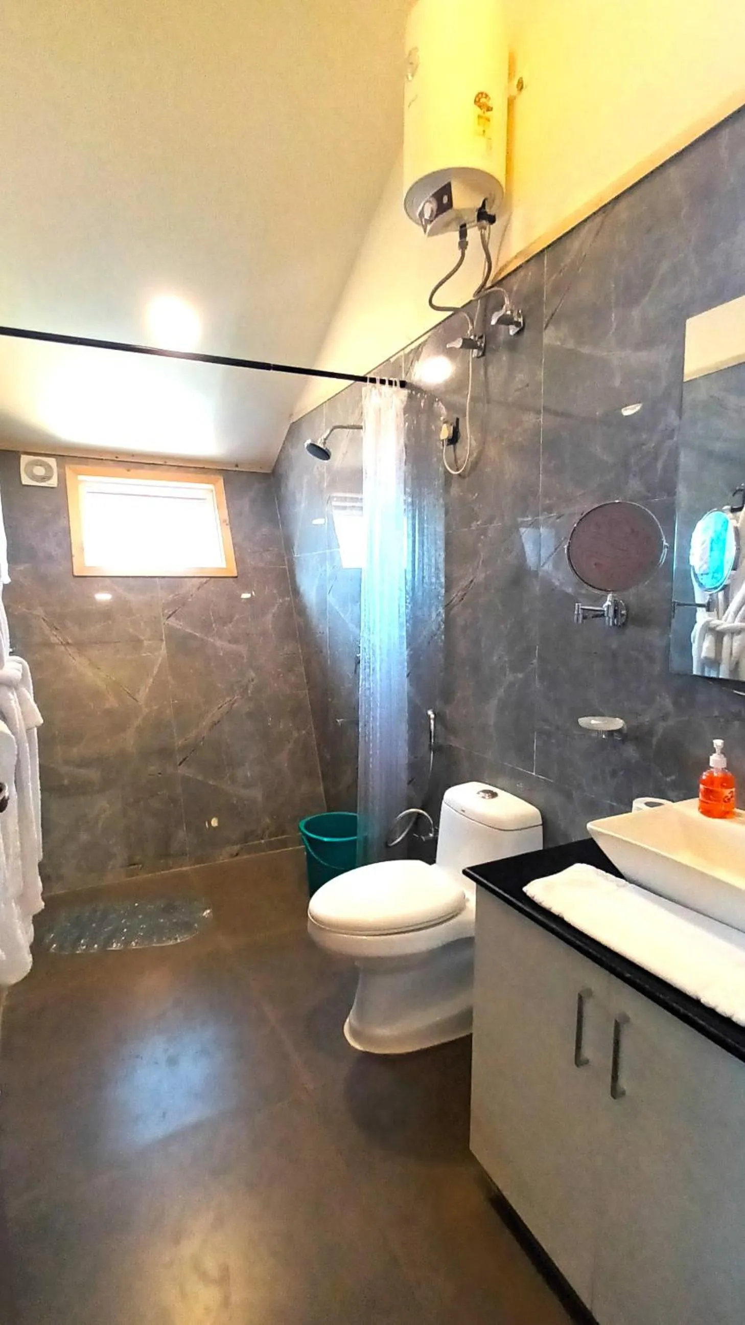 Shower in Chan Beach Resort & Hotel