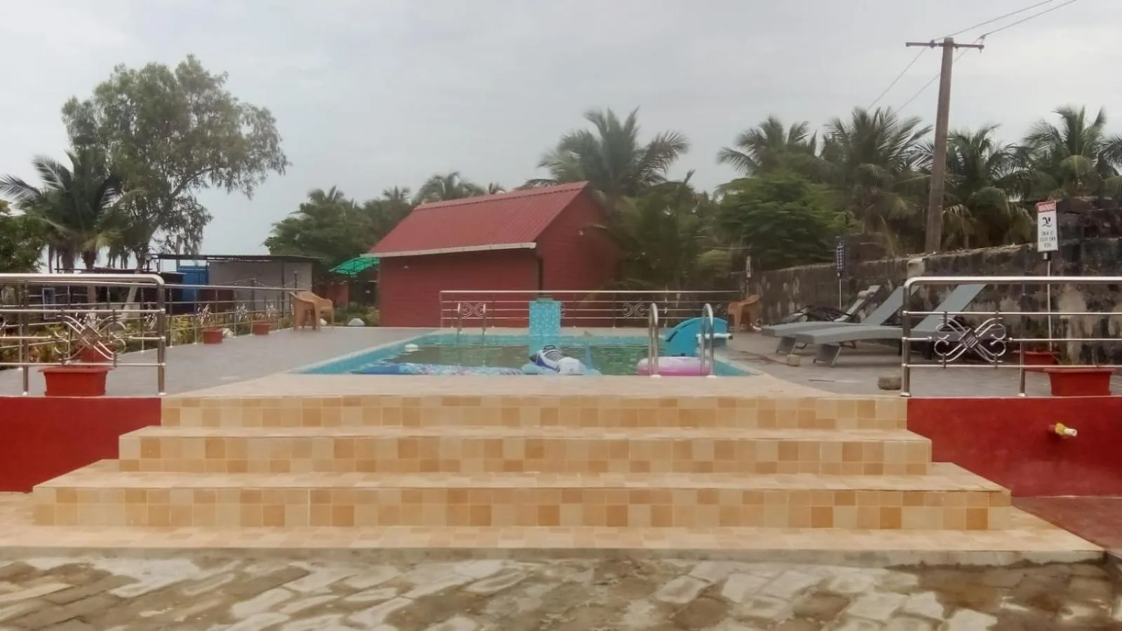 Swimming pool in Chan Beach Resort & Hotel
