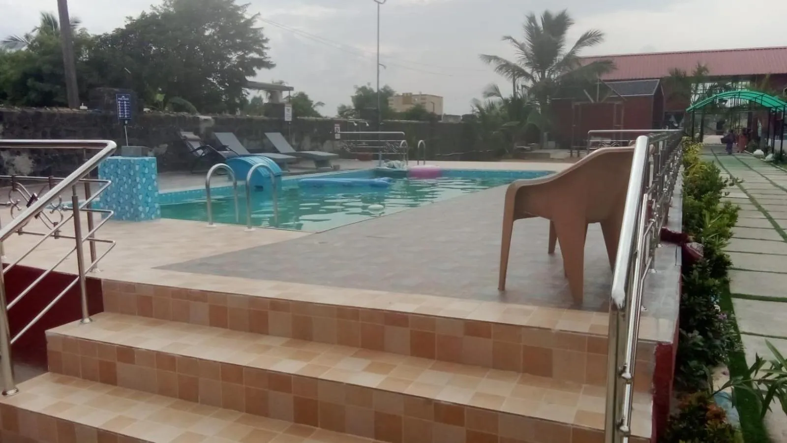 Swimming pool in Chan Beach Resort & Hotel