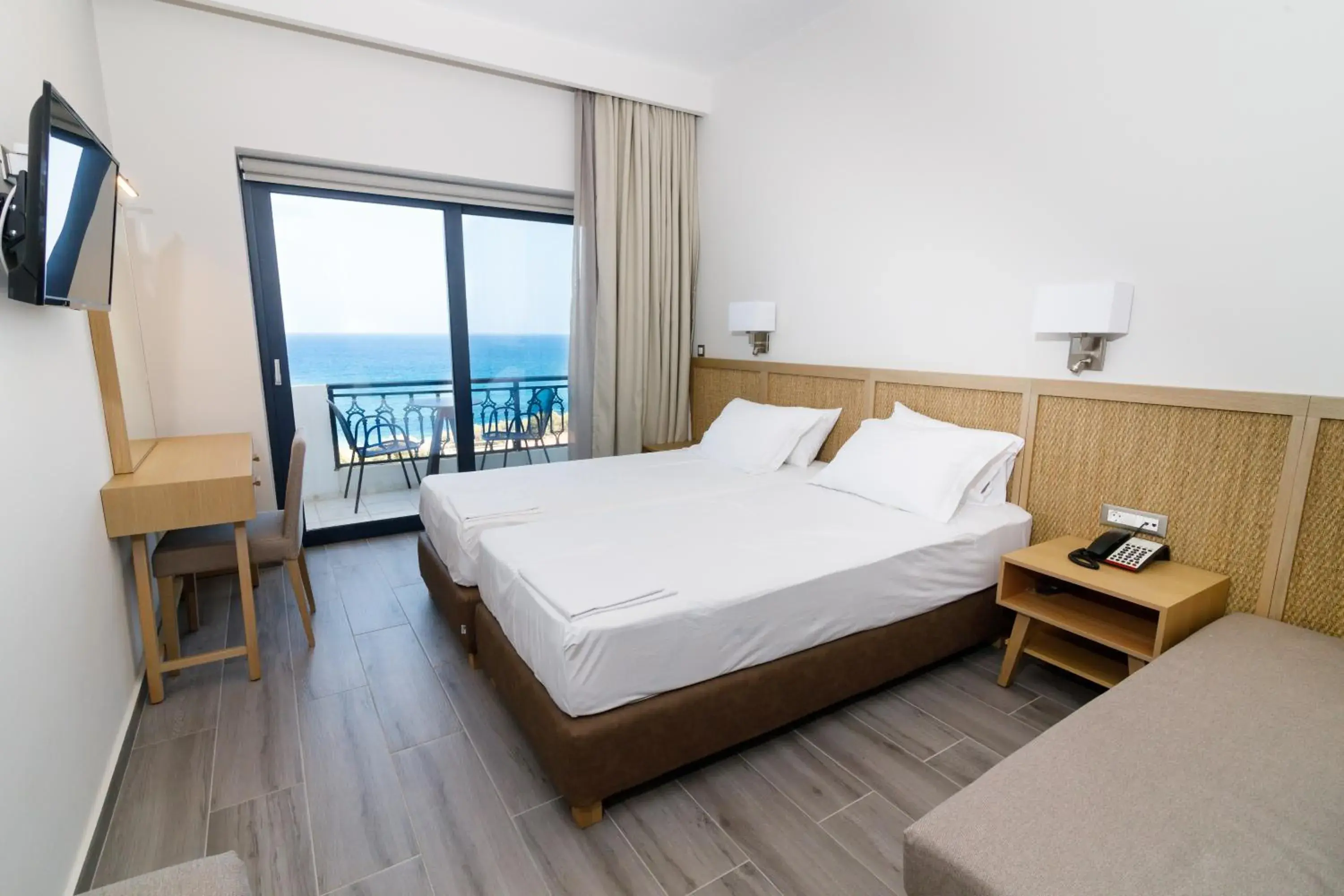Double or Twin Room with Sea View - single occupancy in Elegant Beach Hotel Double or Twin Room with Sea View - single occupancy in Elegant Beach Hotel