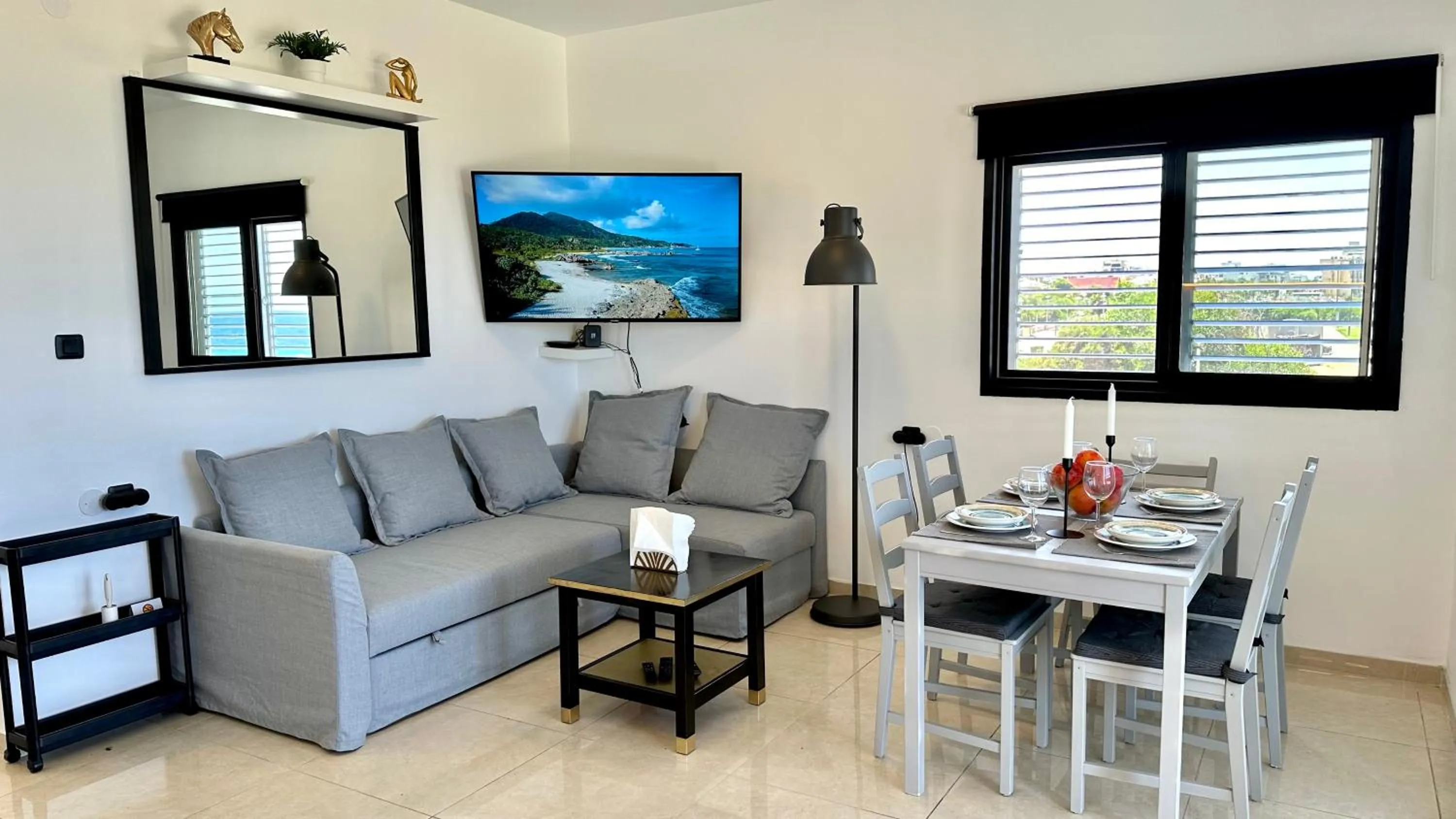 TV and multimedia in GW951 Gugel Waves Amazing Seaview Apartments