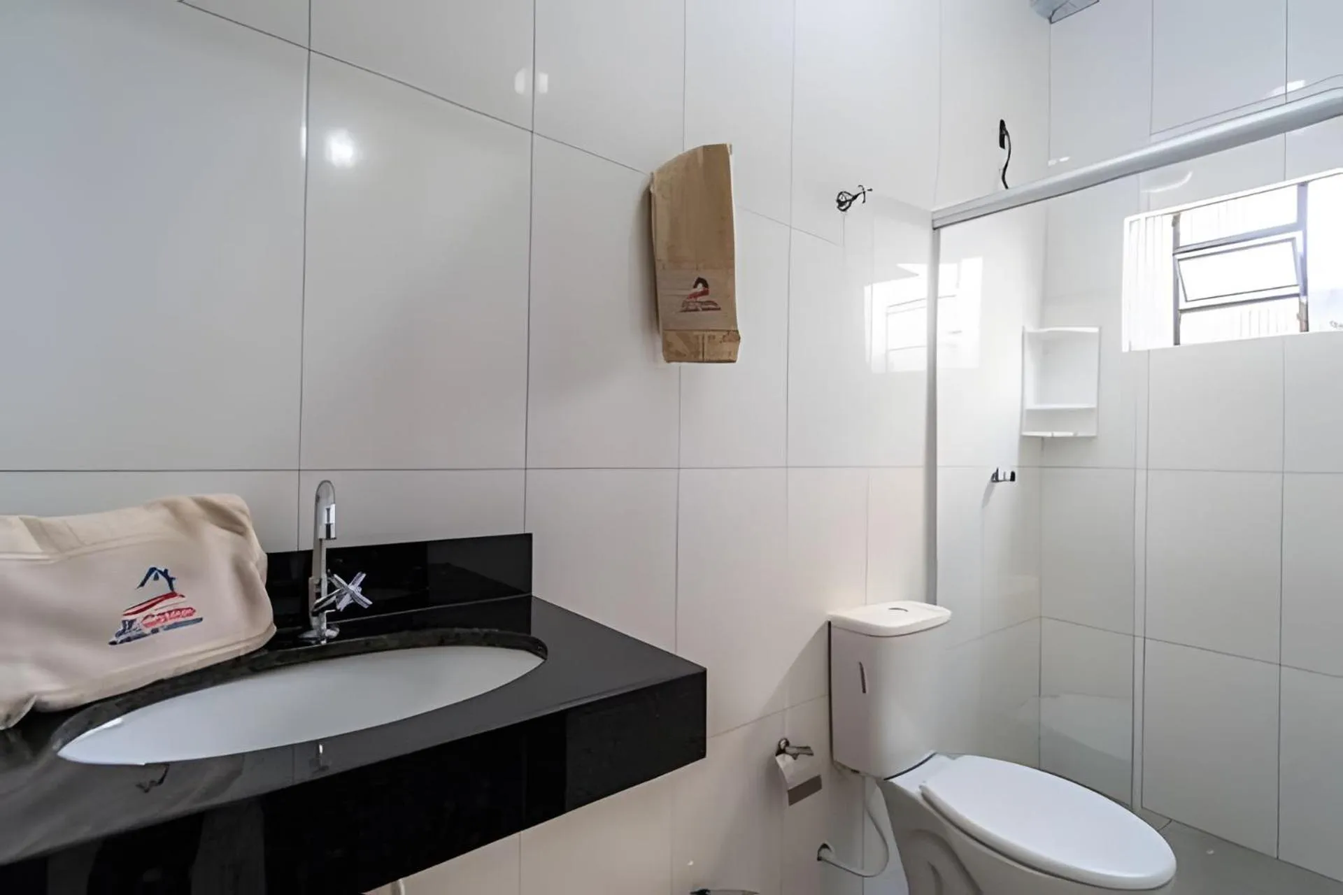 Bathroom in Apartamentos 1Qto, Cozinha Completa, até 4 hospedes Jr Catito