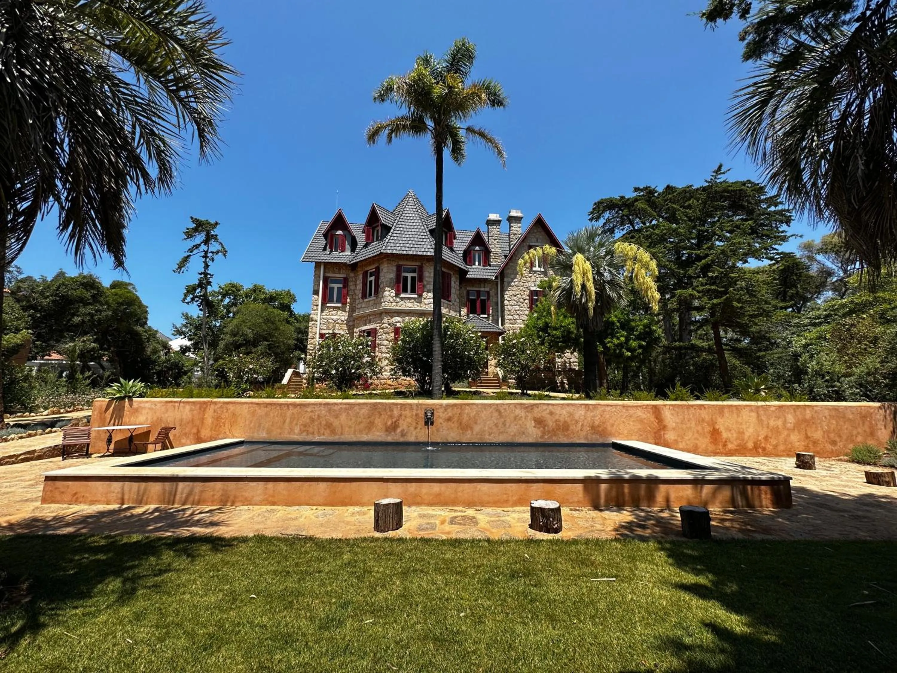 Property building in Chalet Ficalho