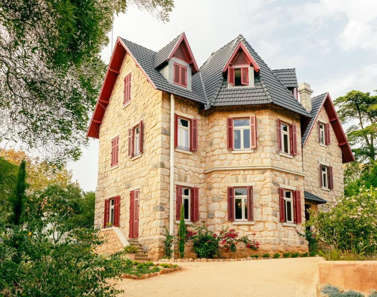 Property building in Chalet Ficalho