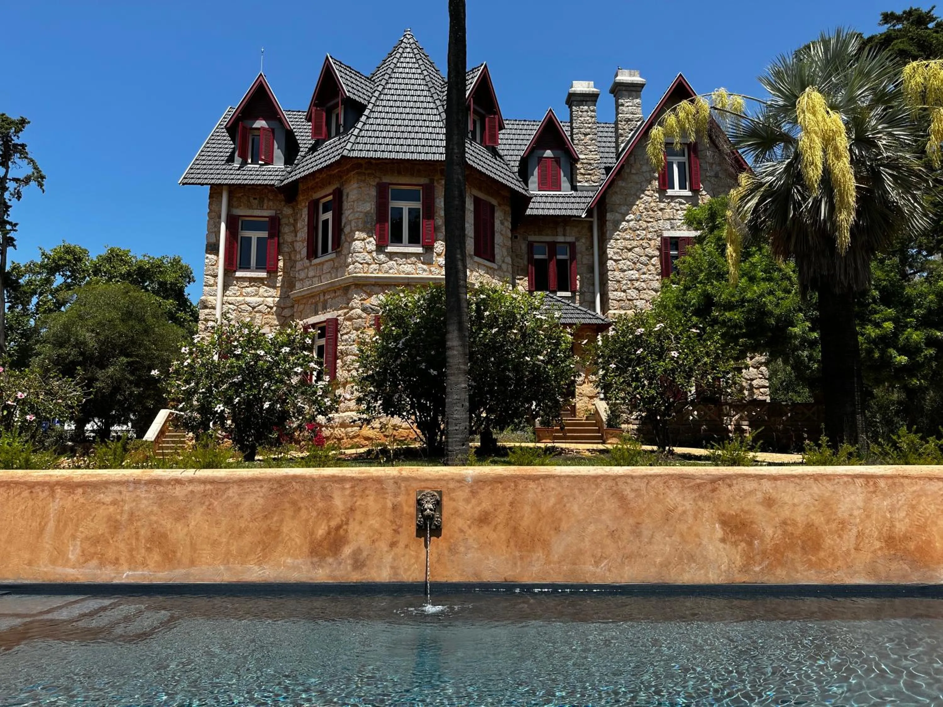 Property building in Chalet Ficalho