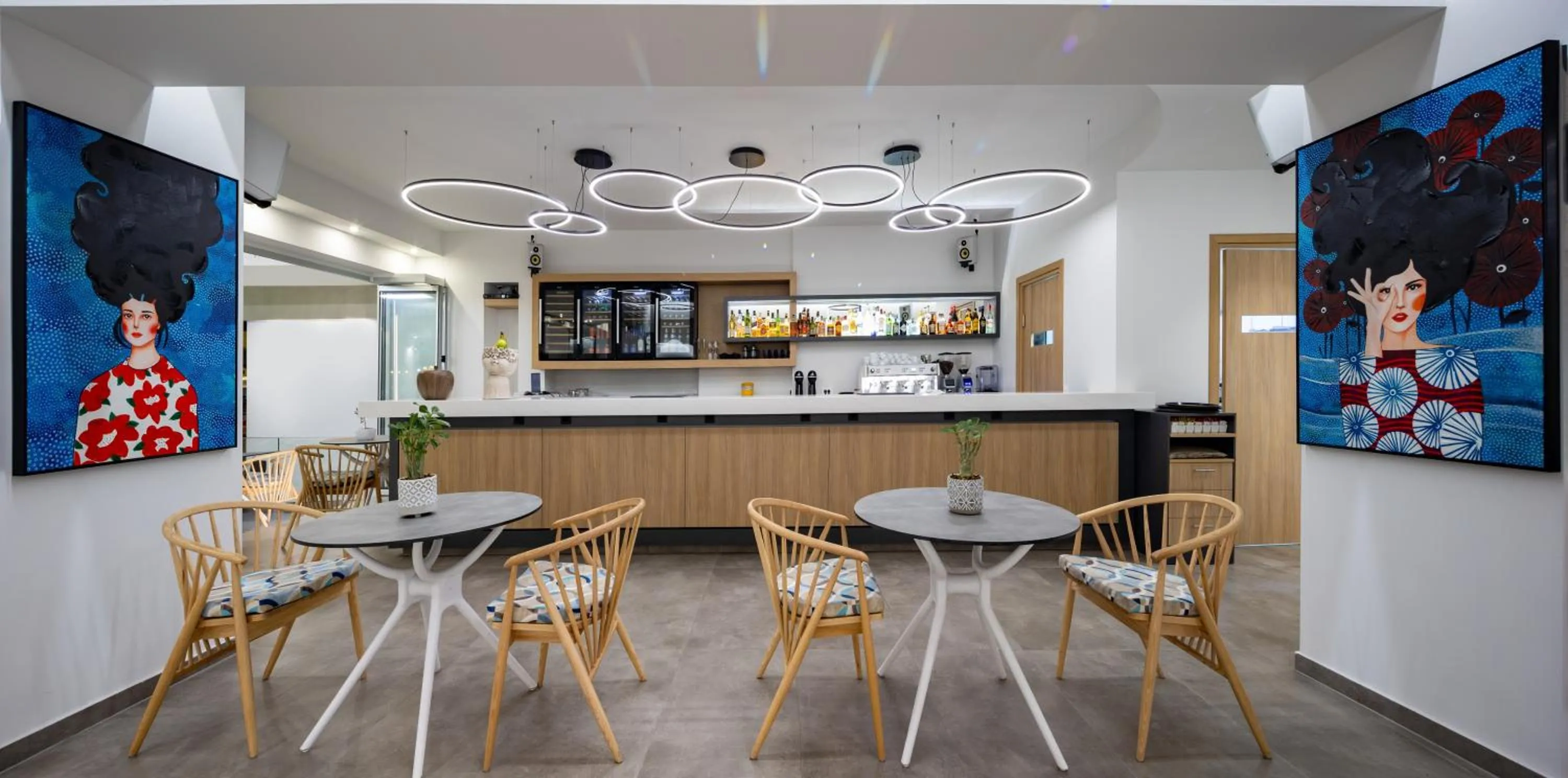 Restaurant/places to eat in Epavli Grace Hotel