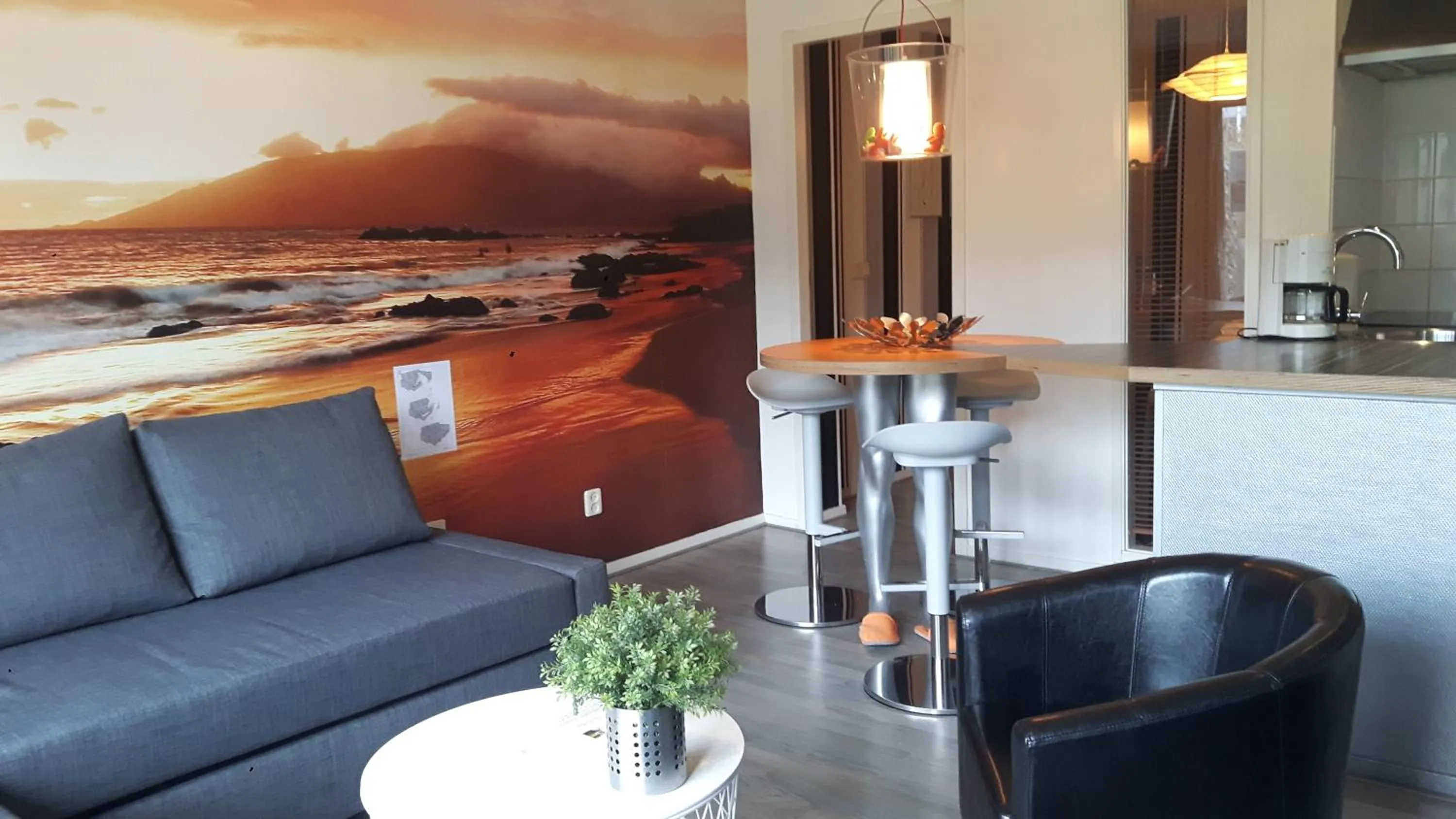 Ster-Appartement ""TIME-OUT"", met eigen KEUKEN, ZONNIG TERRAS, VERWARMD ZWEMBAD, nabij DORP, DUINEN en STRAND