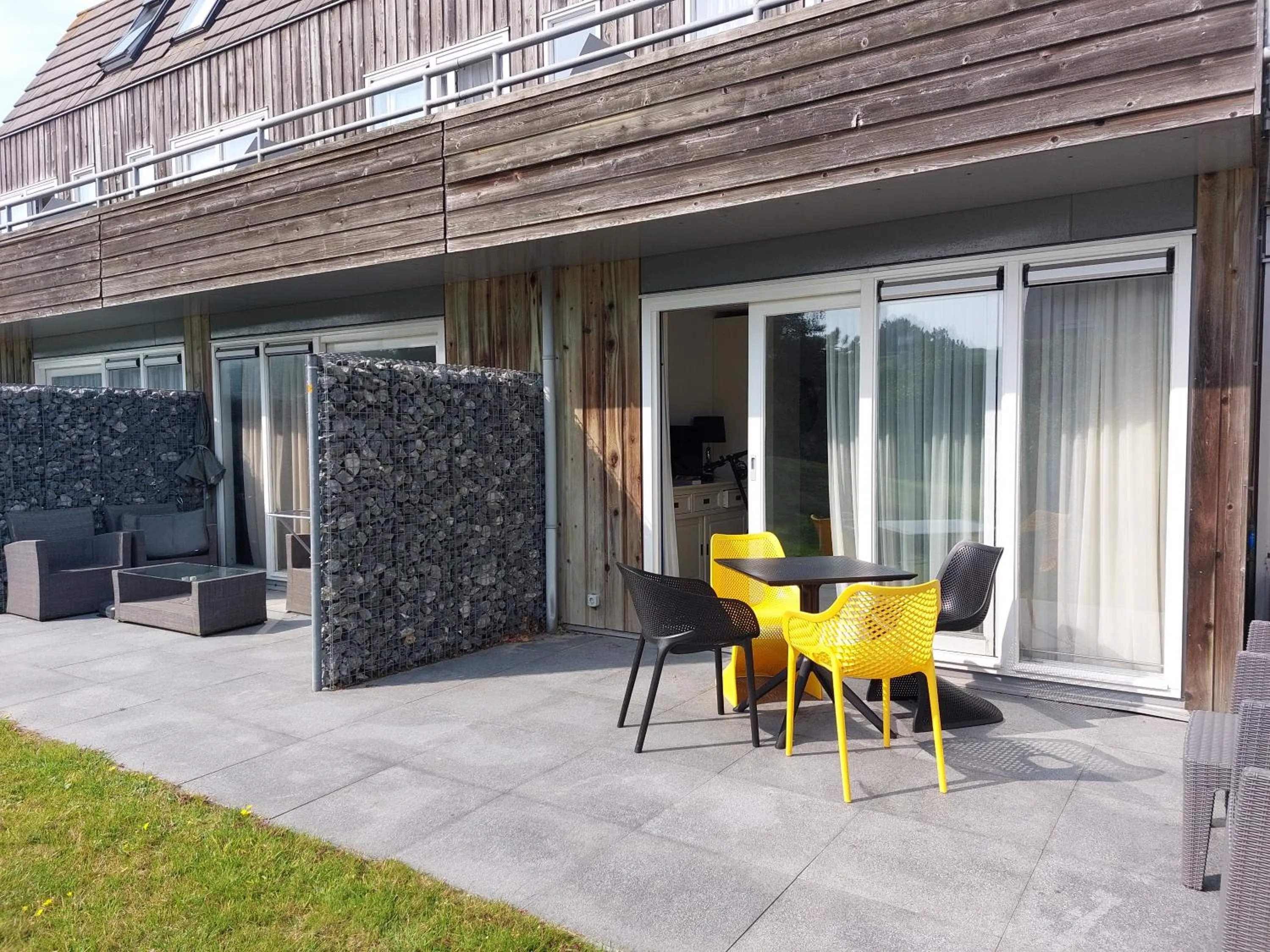 Ster-Appartement ""TIME-OUT"", met eigen KEUKEN, ZONNIG TERRAS, VERWARMD ZWEMBAD, nabij DORP, DUINEN en STRAND