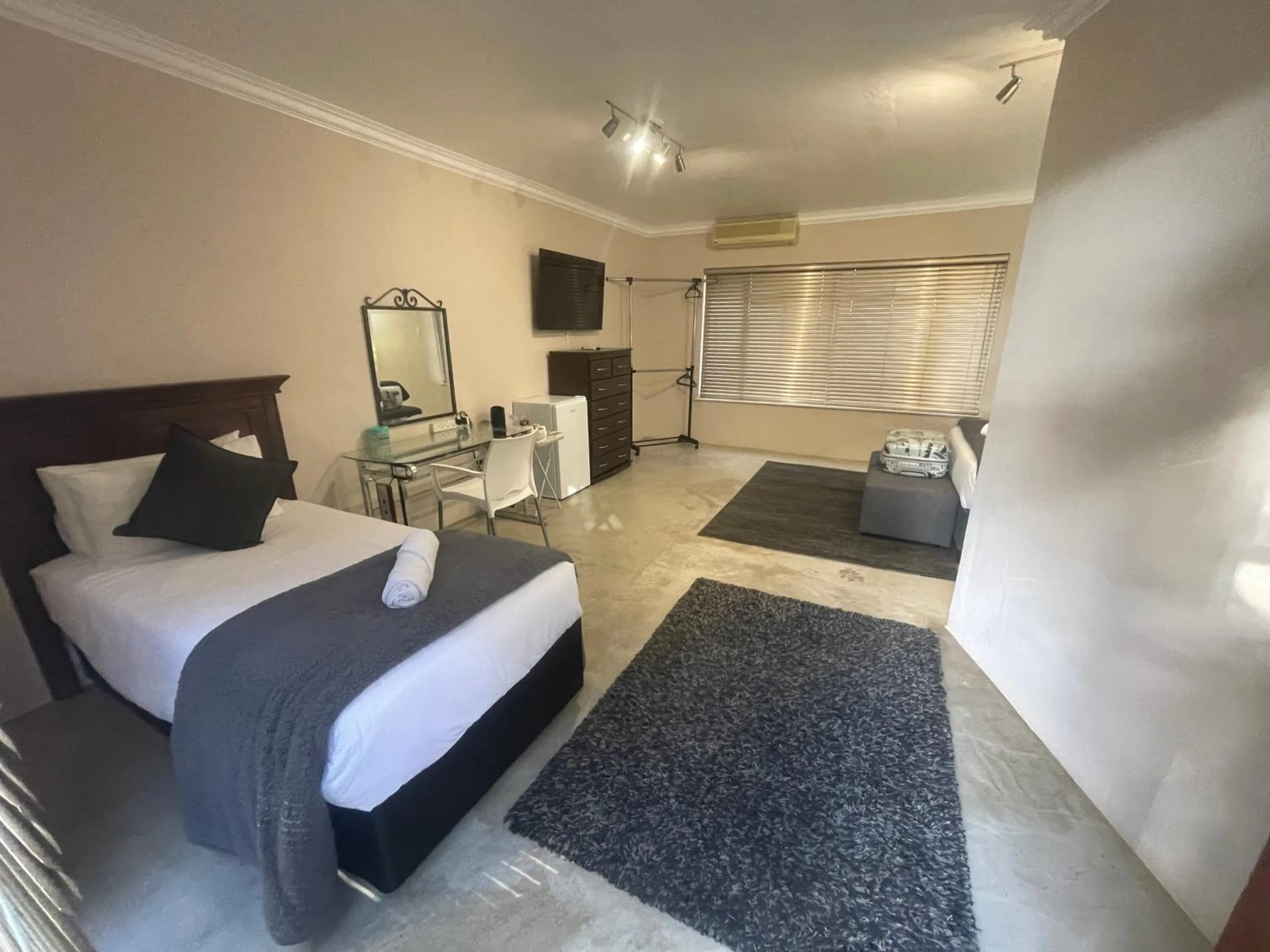 Bed in Grants Hill Inn