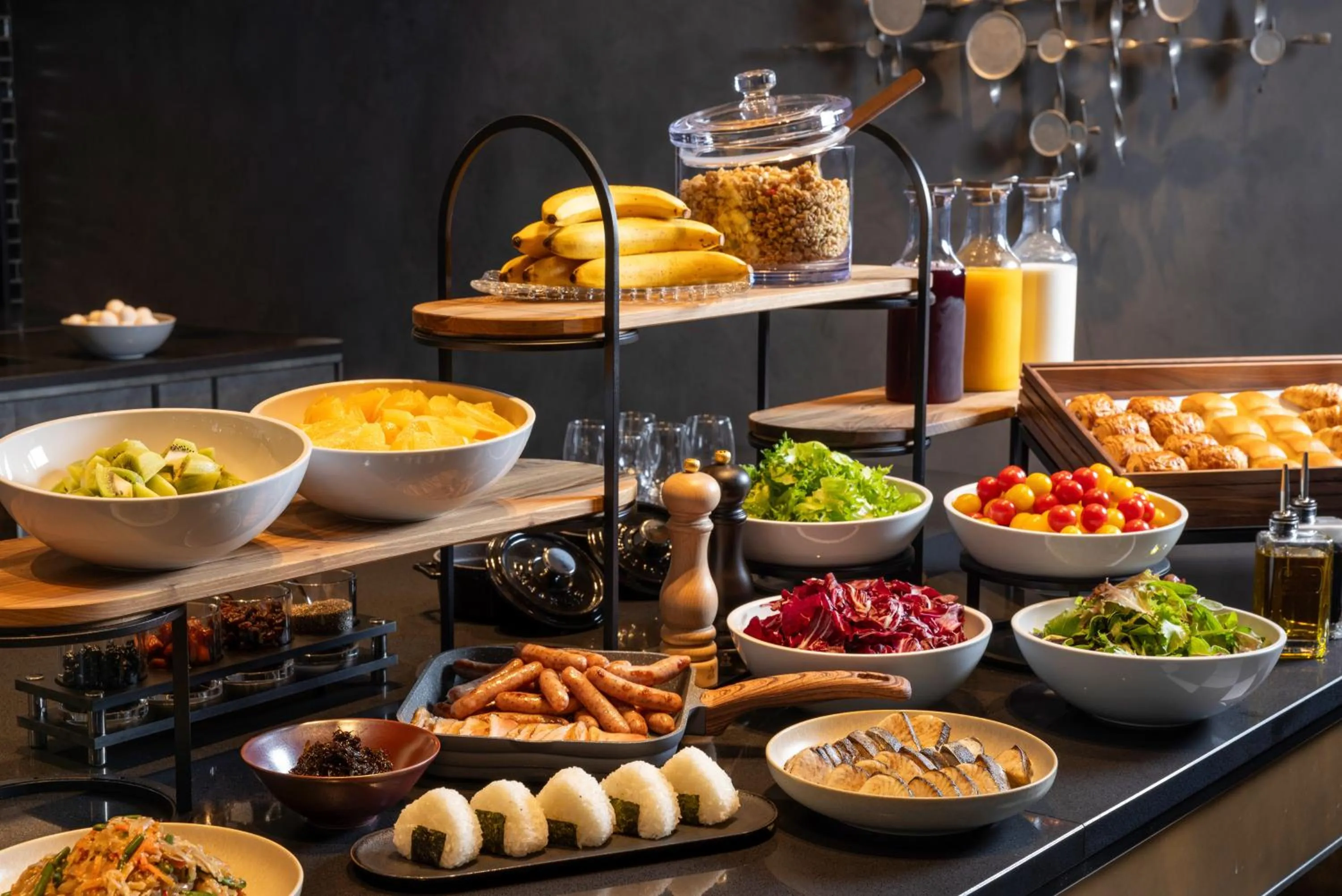 Food and drinks in Mercure Tokyo Haneda Airport