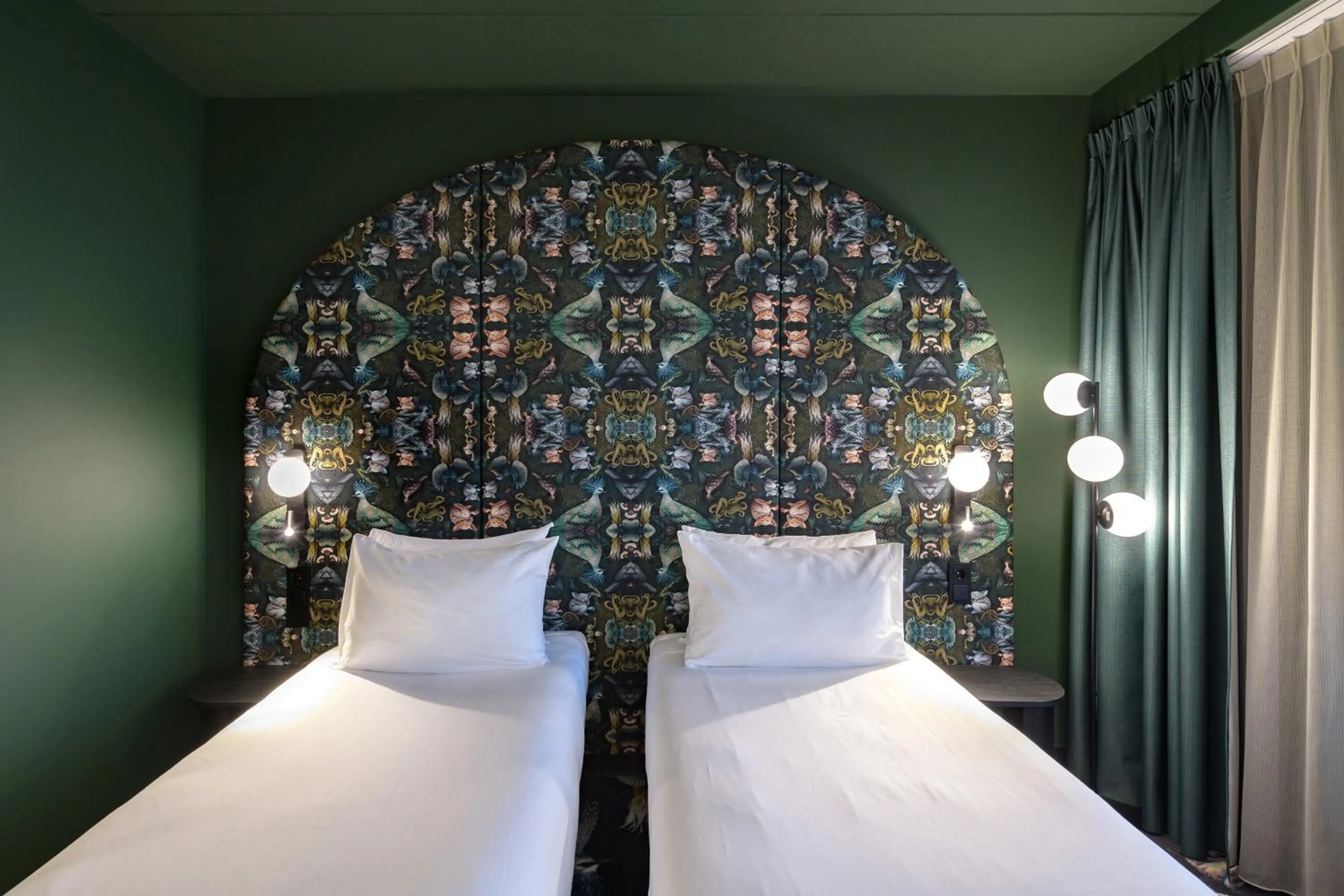 Bed in ibis Styles Rotterdam Ahoy