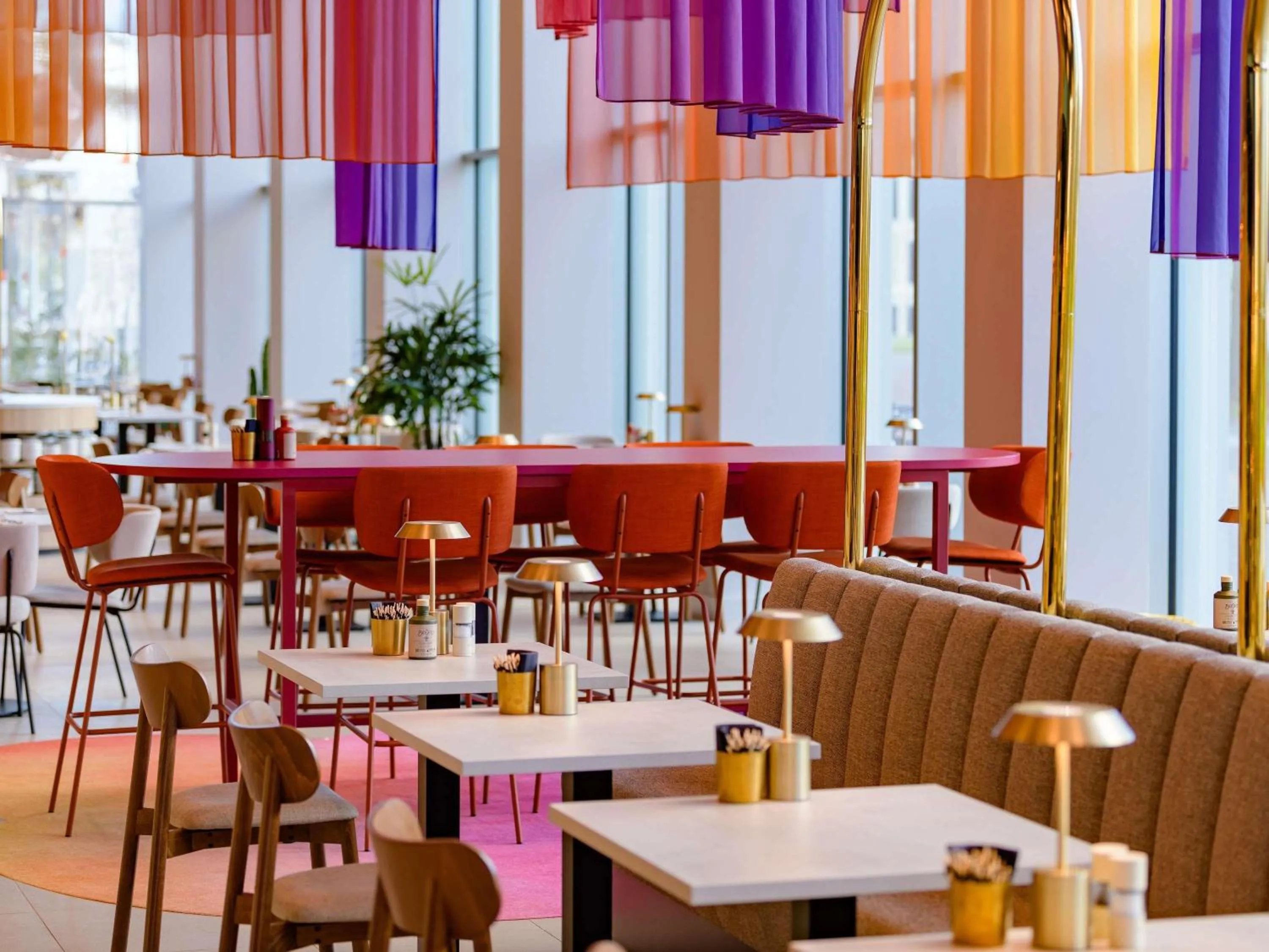 Lounge or bar in ibis Styles Rotterdam Ahoy