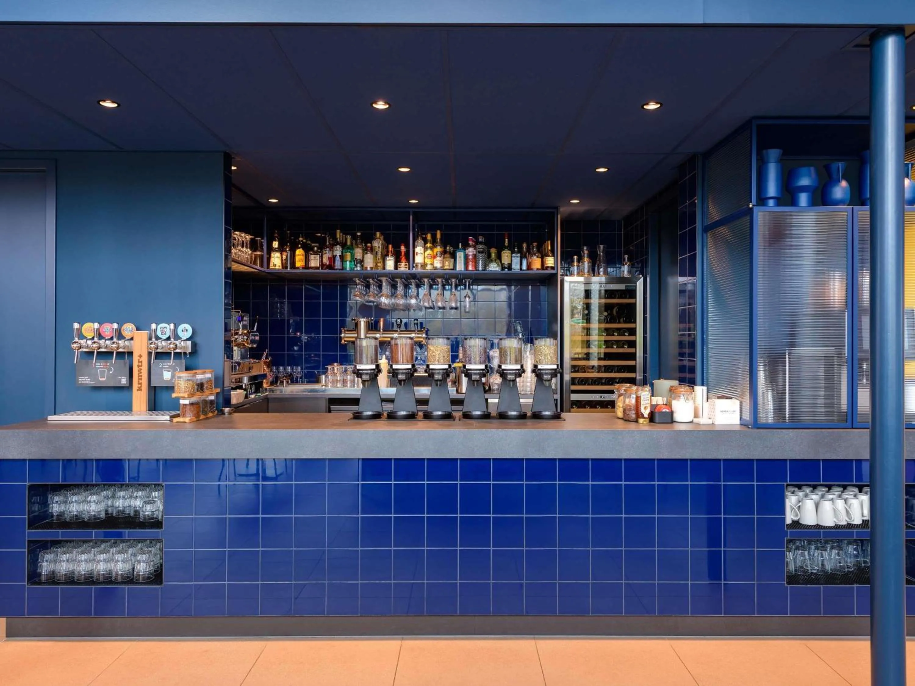 Lounge or bar in ibis Styles Rotterdam Ahoy