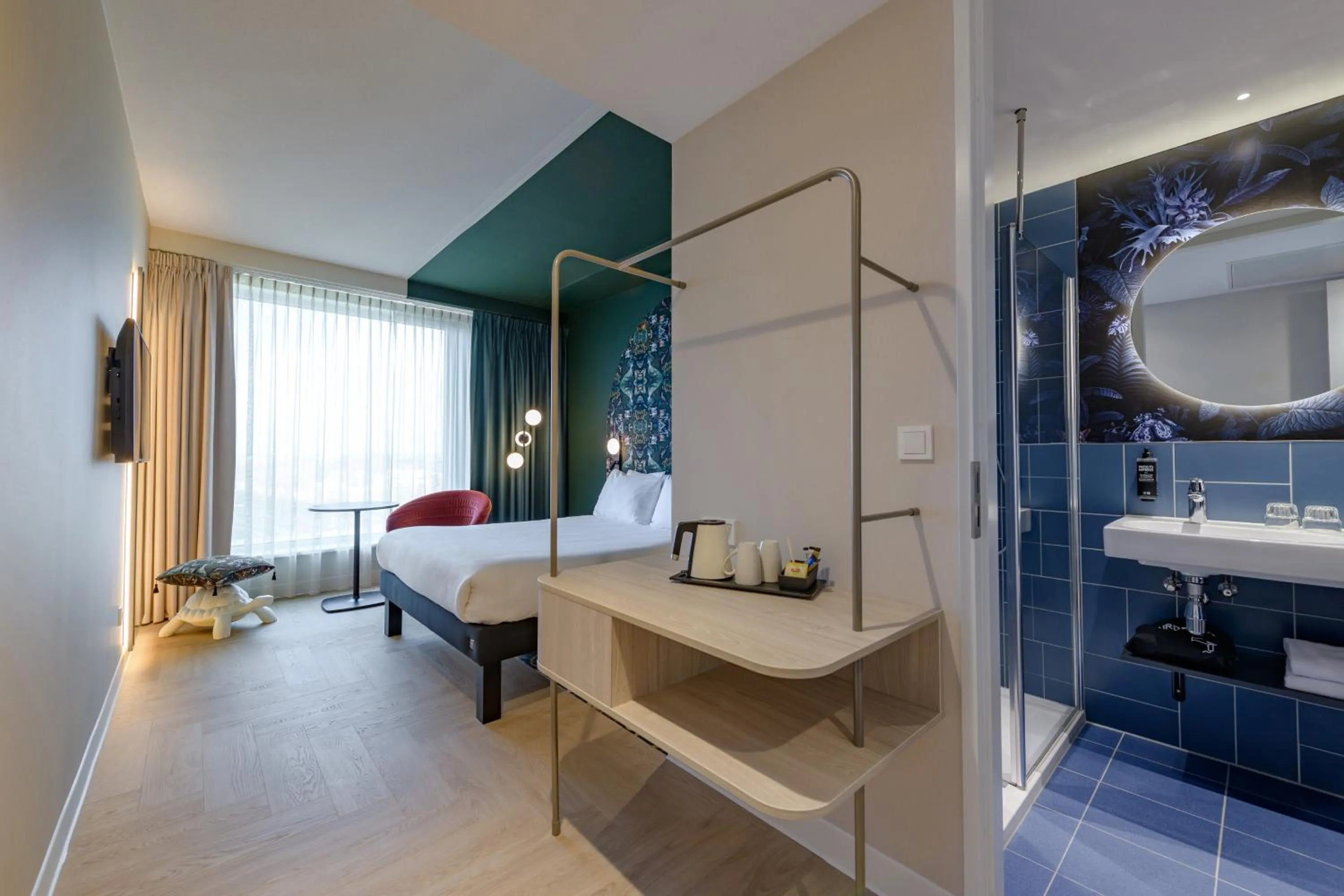 Shower, Bed in ibis Styles Rotterdam Ahoy