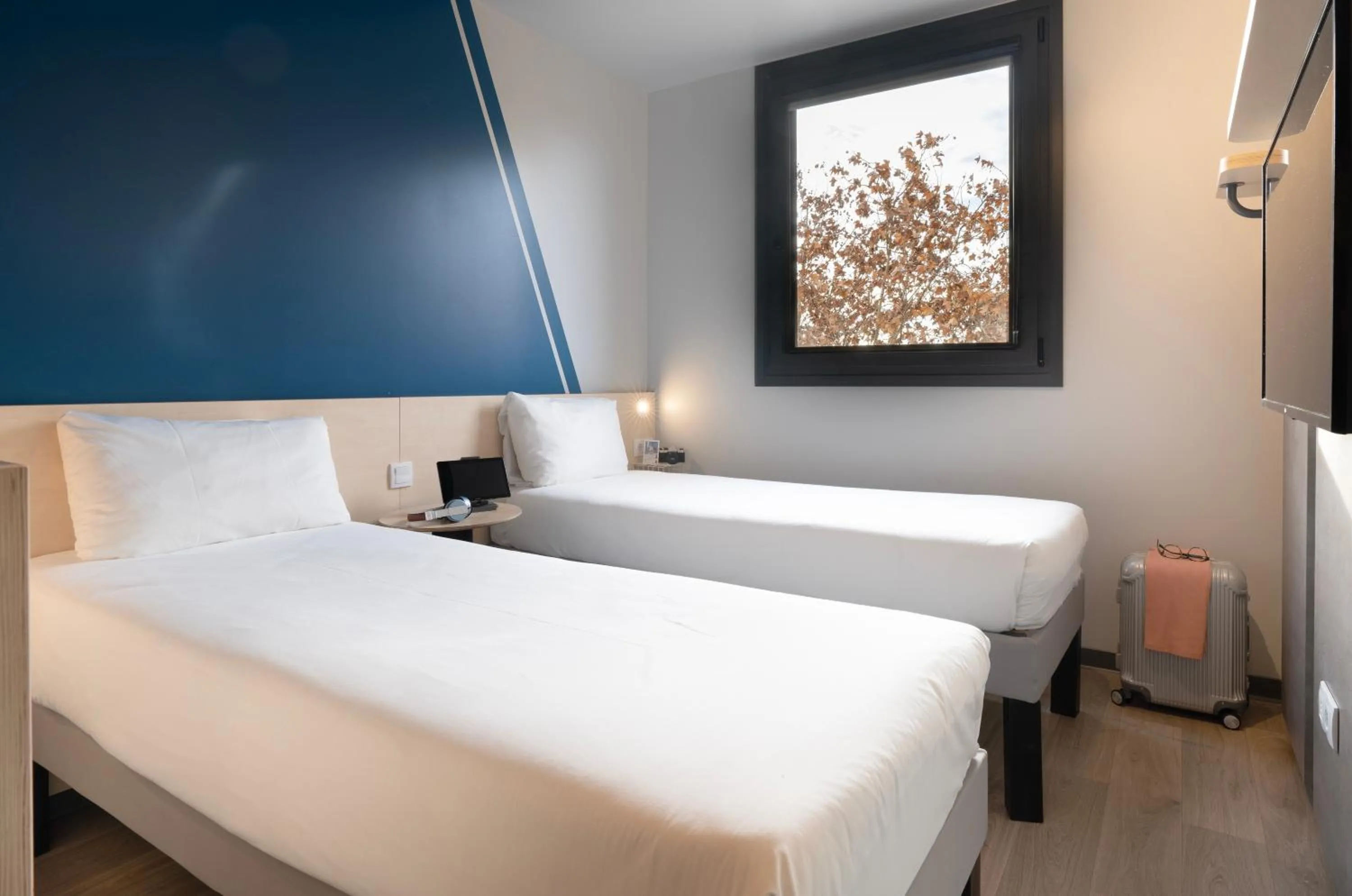 Bedroom, Bed in ibis budget Valencia Centro Puerto