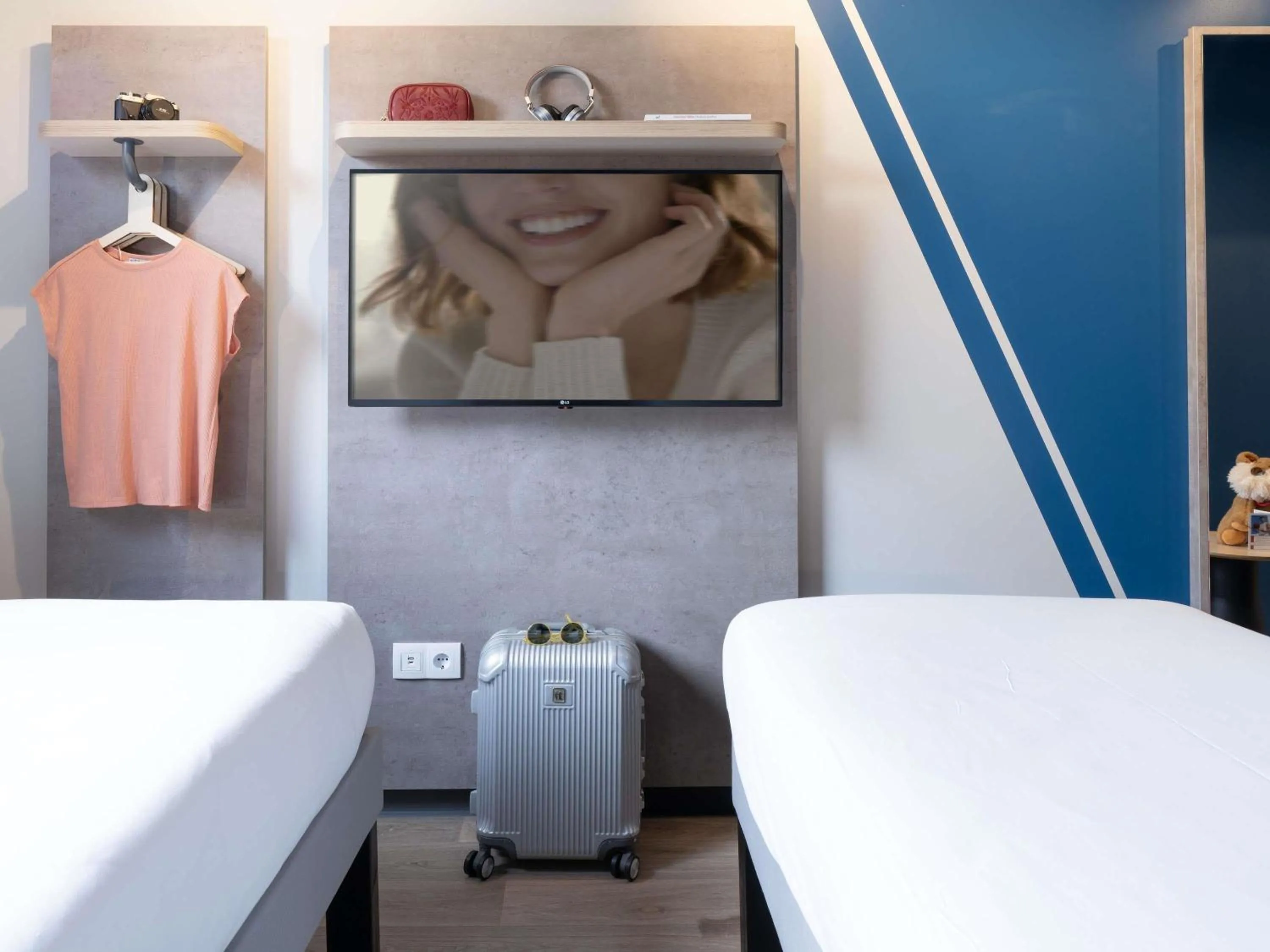 Bedroom, Bed in ibis budget Valencia Centro Puerto