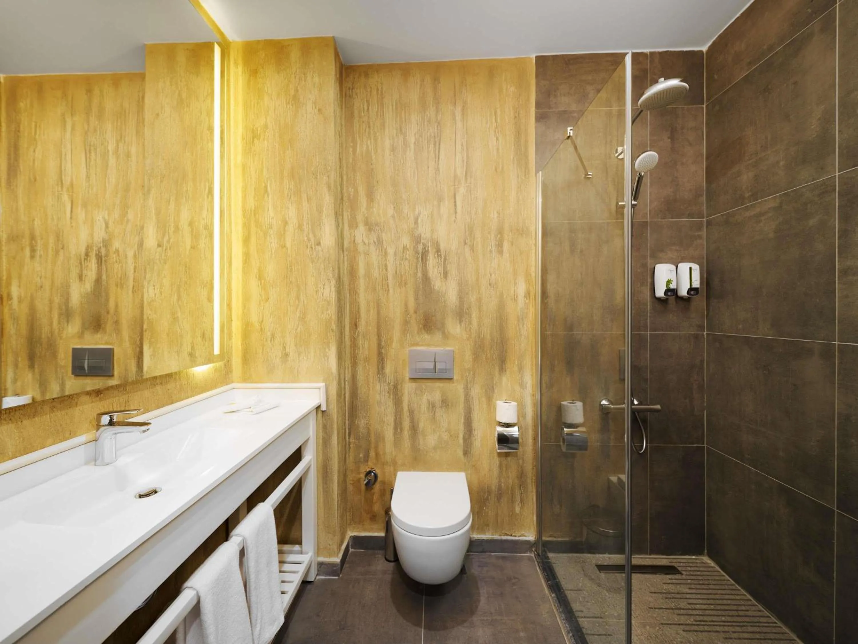 Bedroom in Ibis Istanbul Airport