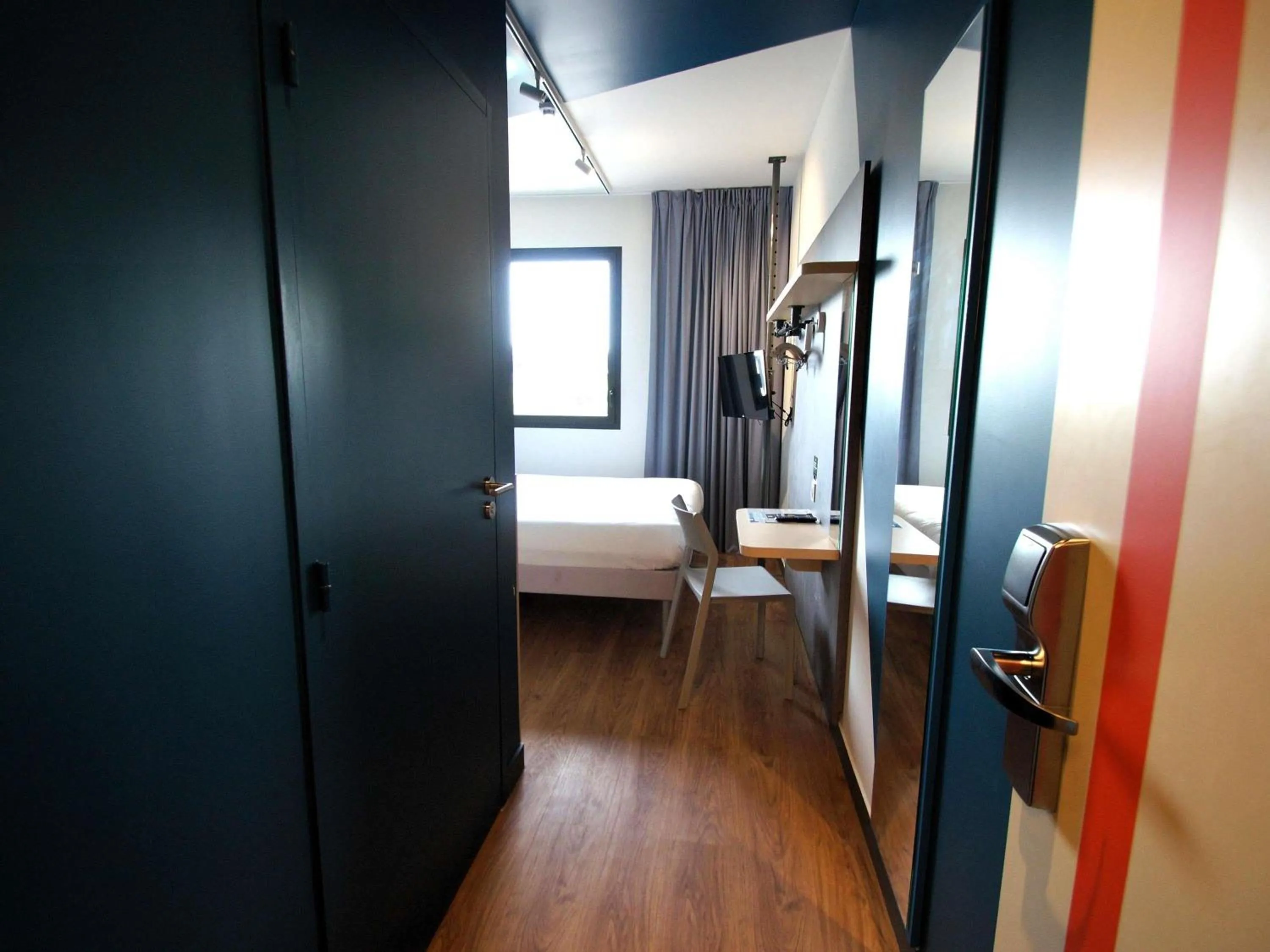 Bedroom, Bed in ibis budget Loudéac Vélodrome