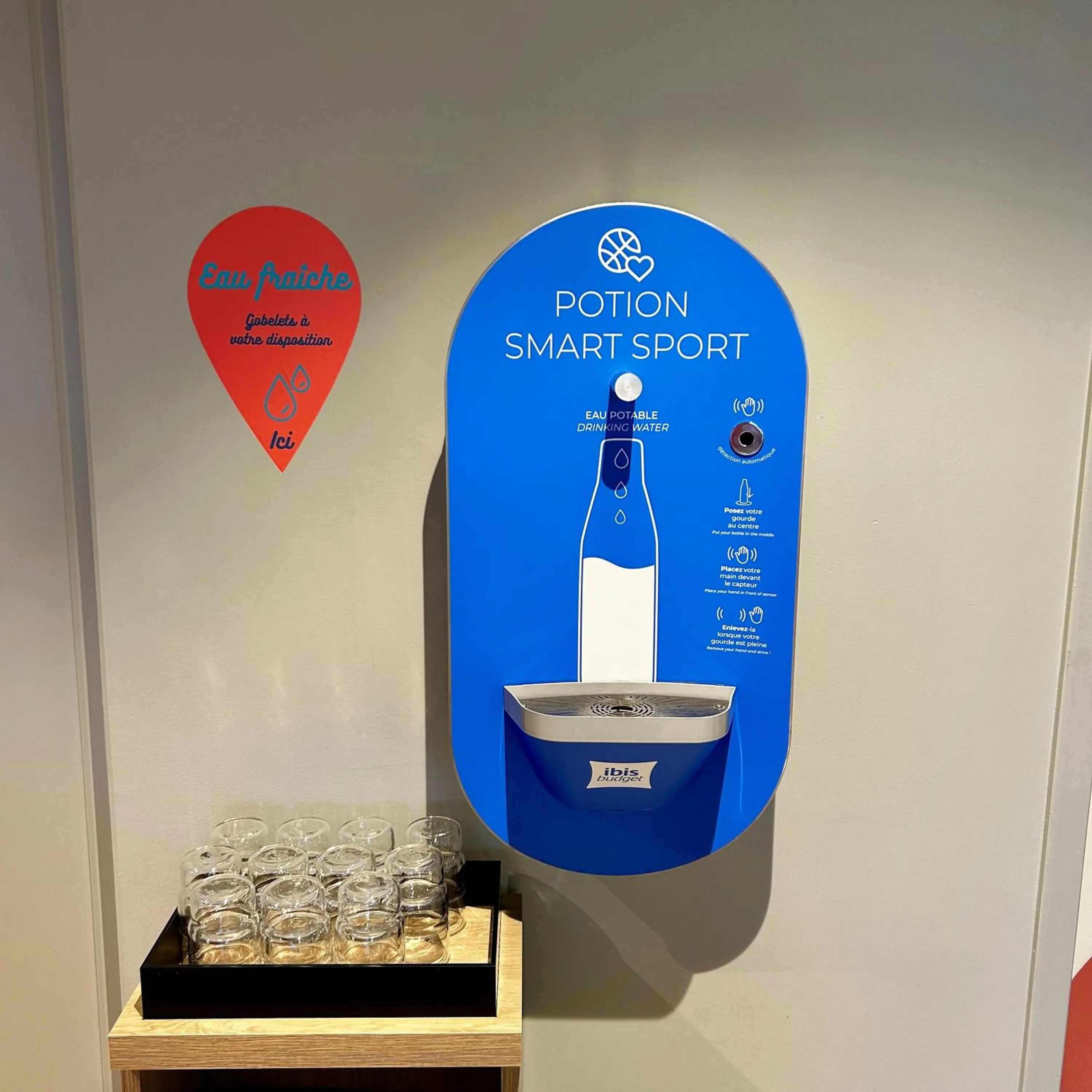 Lobby or reception in ibis budget Loudéac Vélodrome