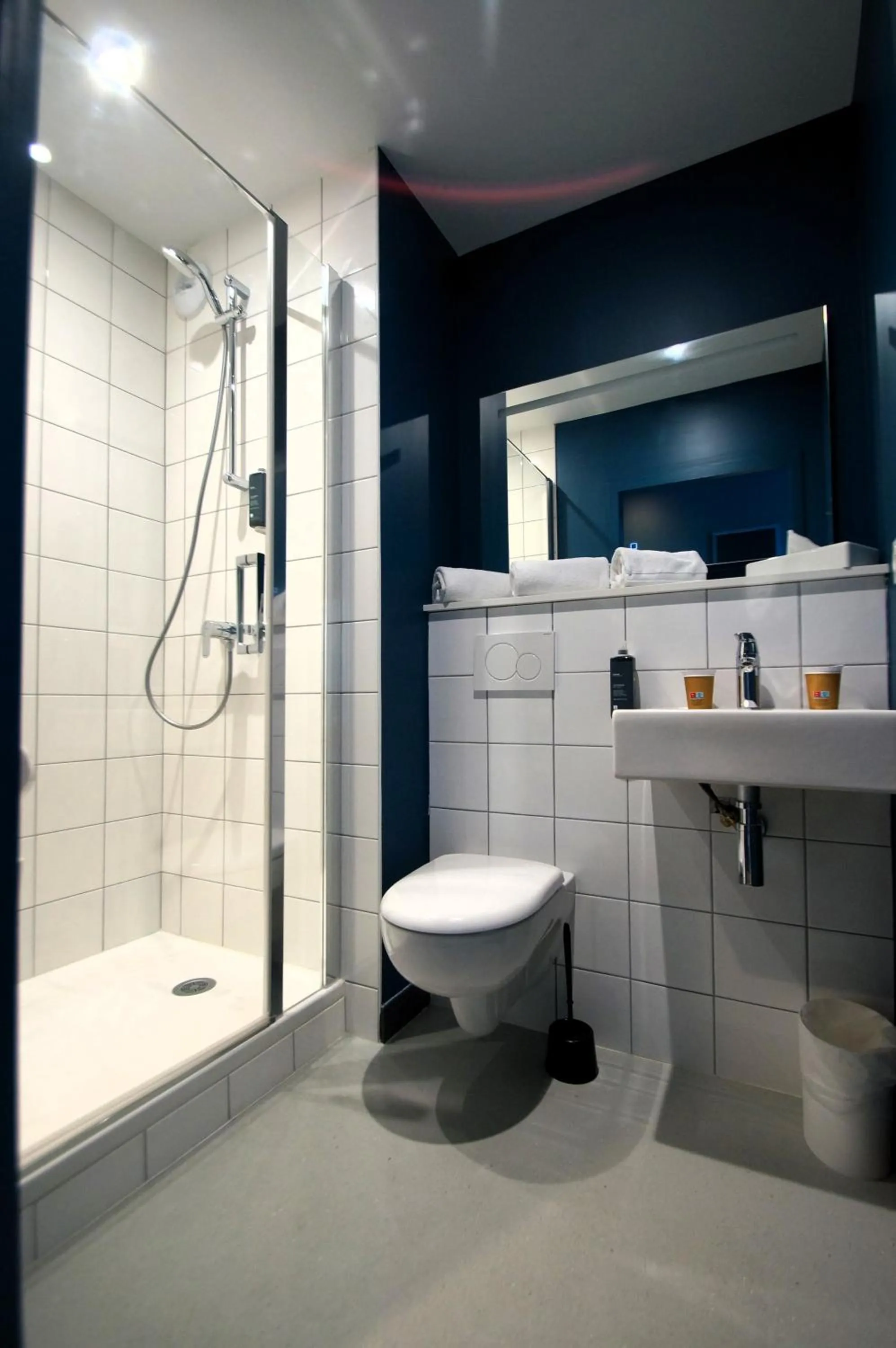 Shower in ibis budget Loudéac Vélodrome