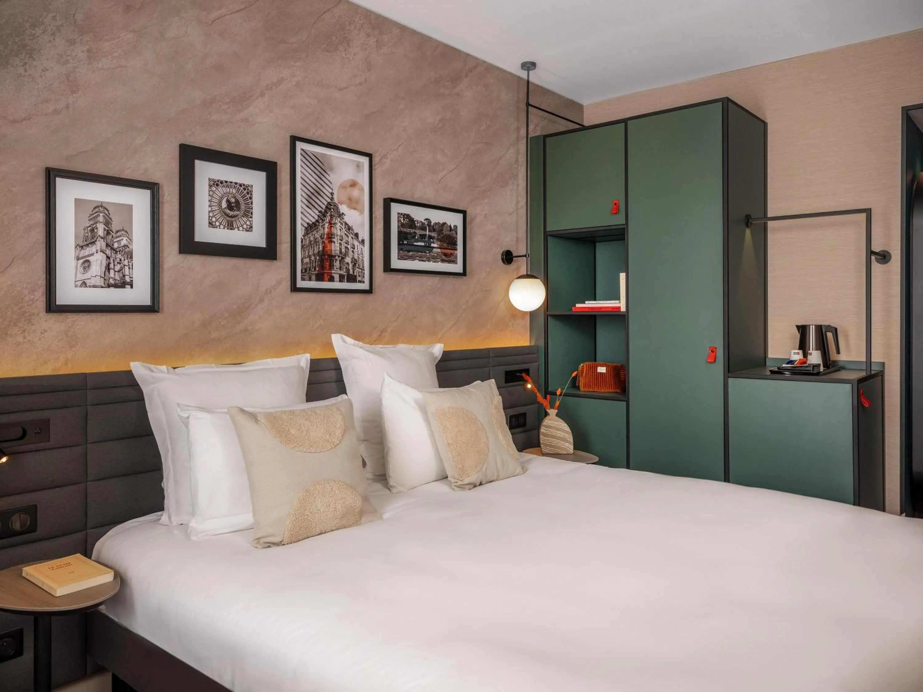 Bedroom, Bed in Novotel Orléans Centre Gare