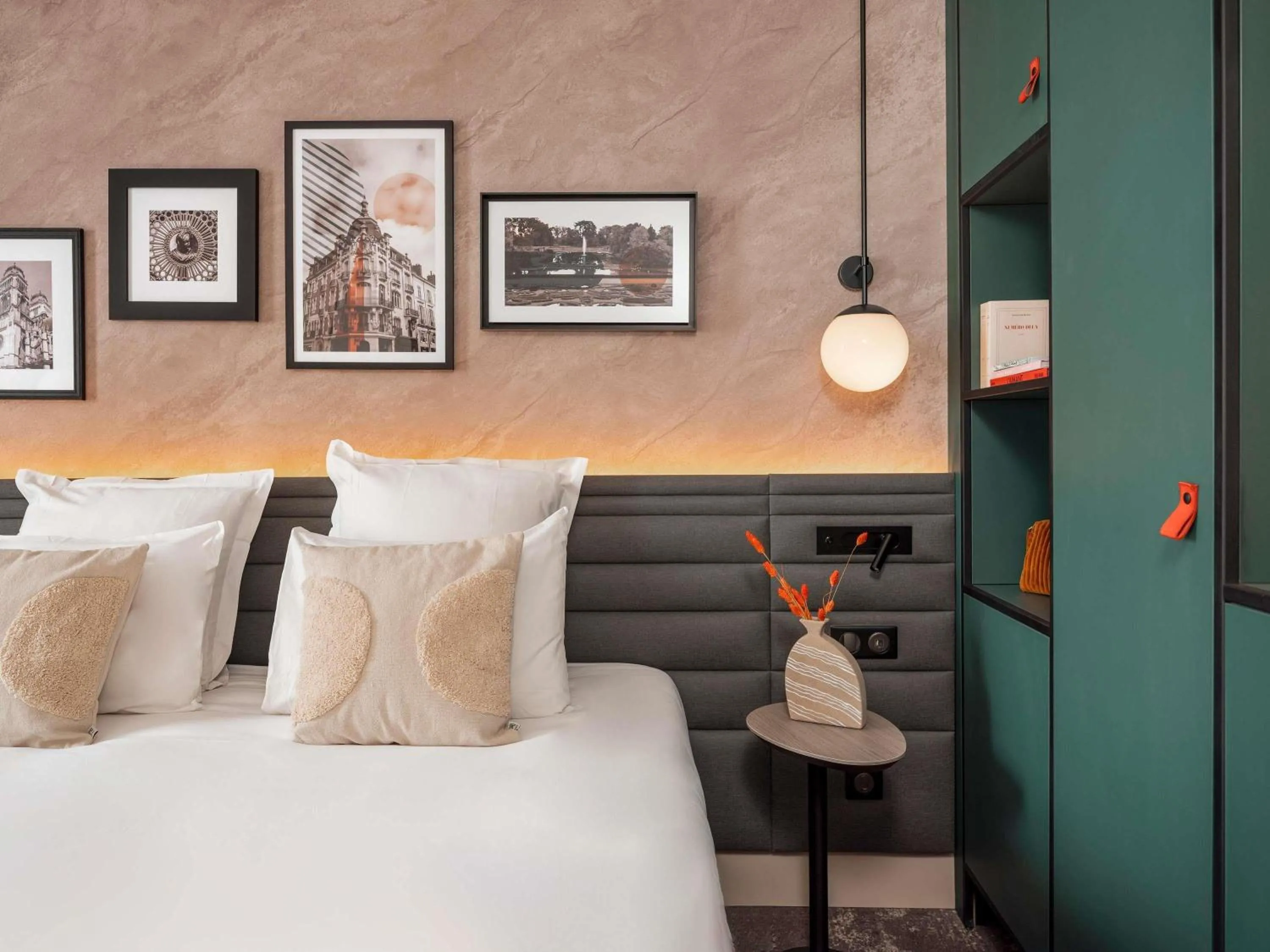 Bedroom, Bed in Novotel Orléans Centre Gare