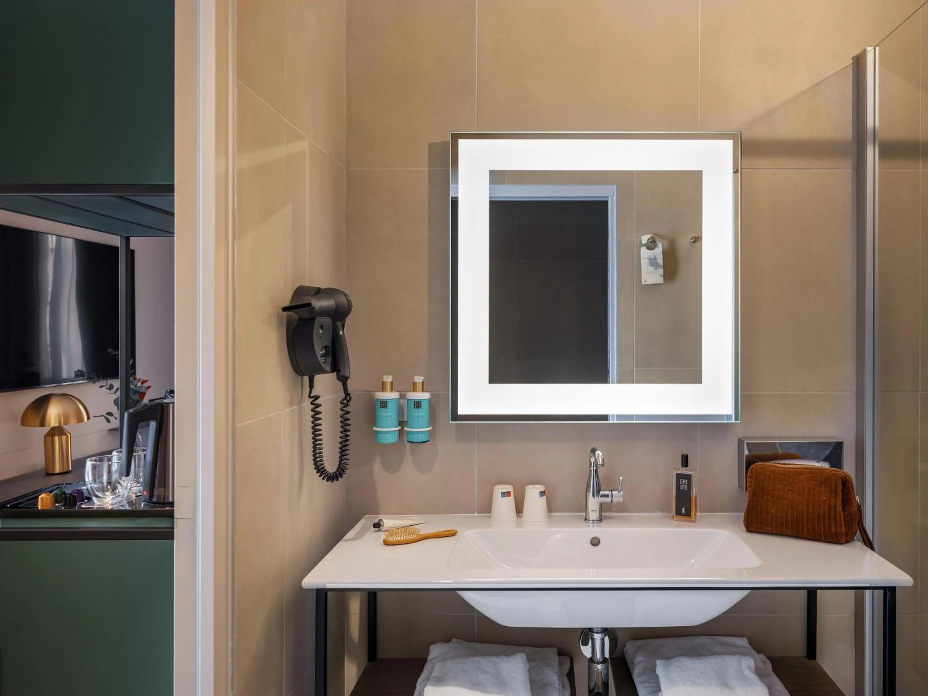 Bedroom in Novotel Orléans Centre Gare