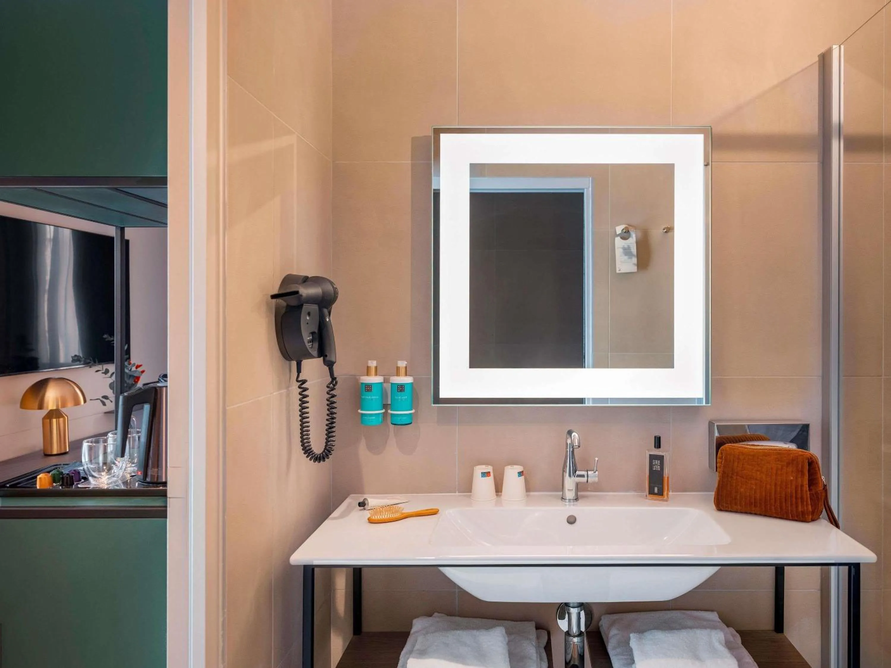 Bedroom in Novotel Orléans Centre Gare