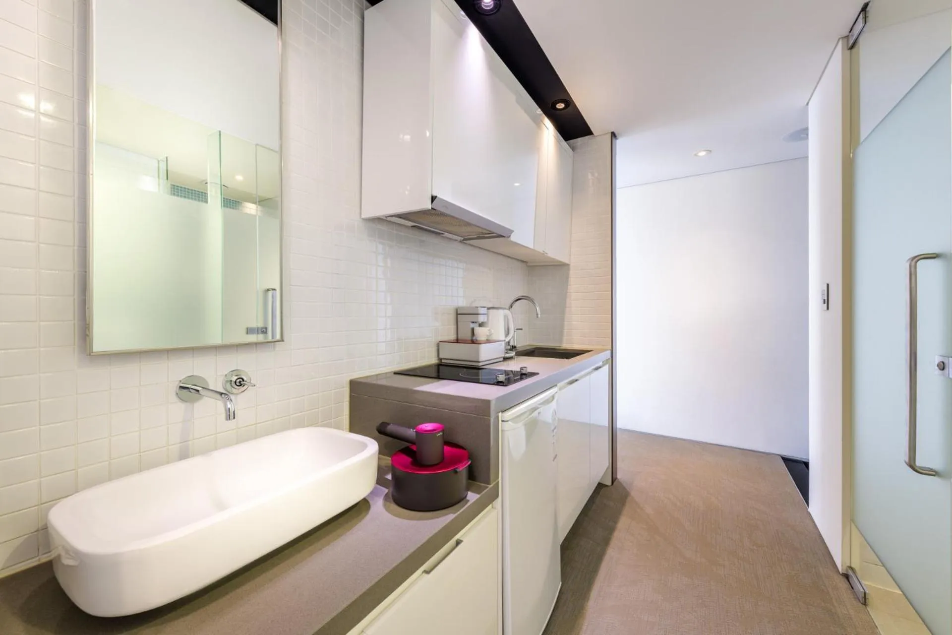 Kitchen or kitchenette in Bayhill Pool & Villa