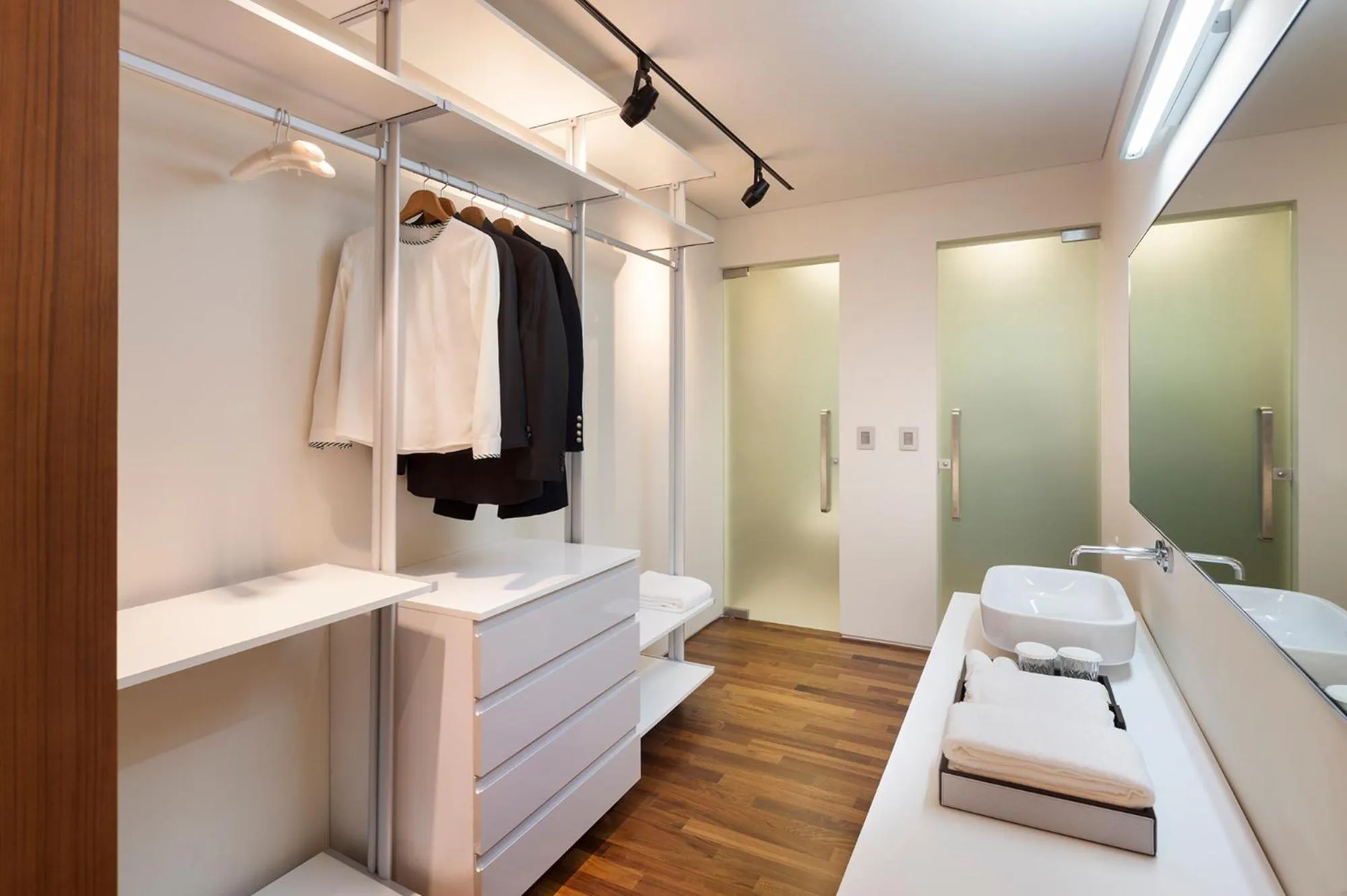 Shower in Bayhill Pool & Villa