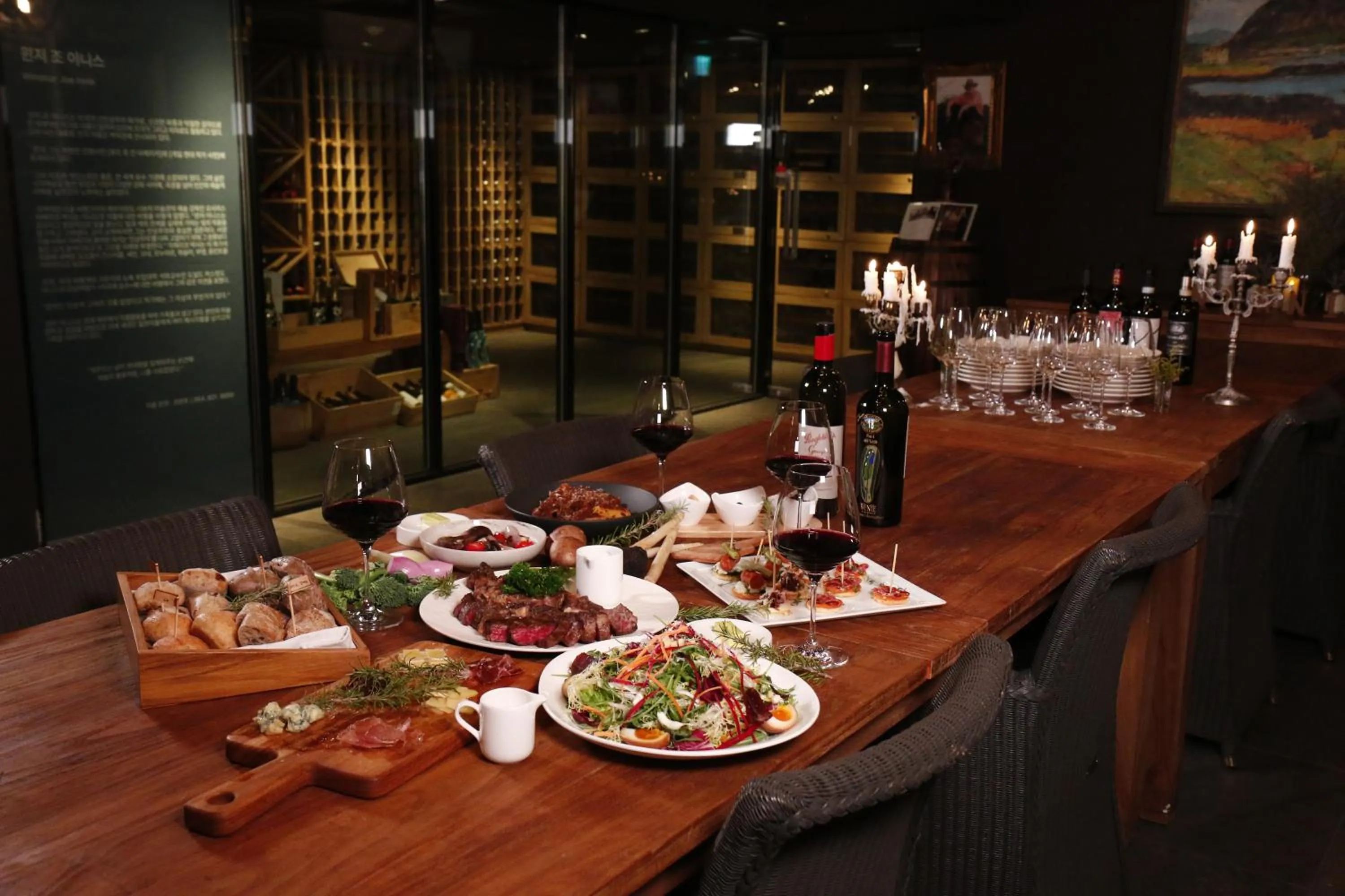 Restaurant/places to eat in Bayhill Pool & Villa