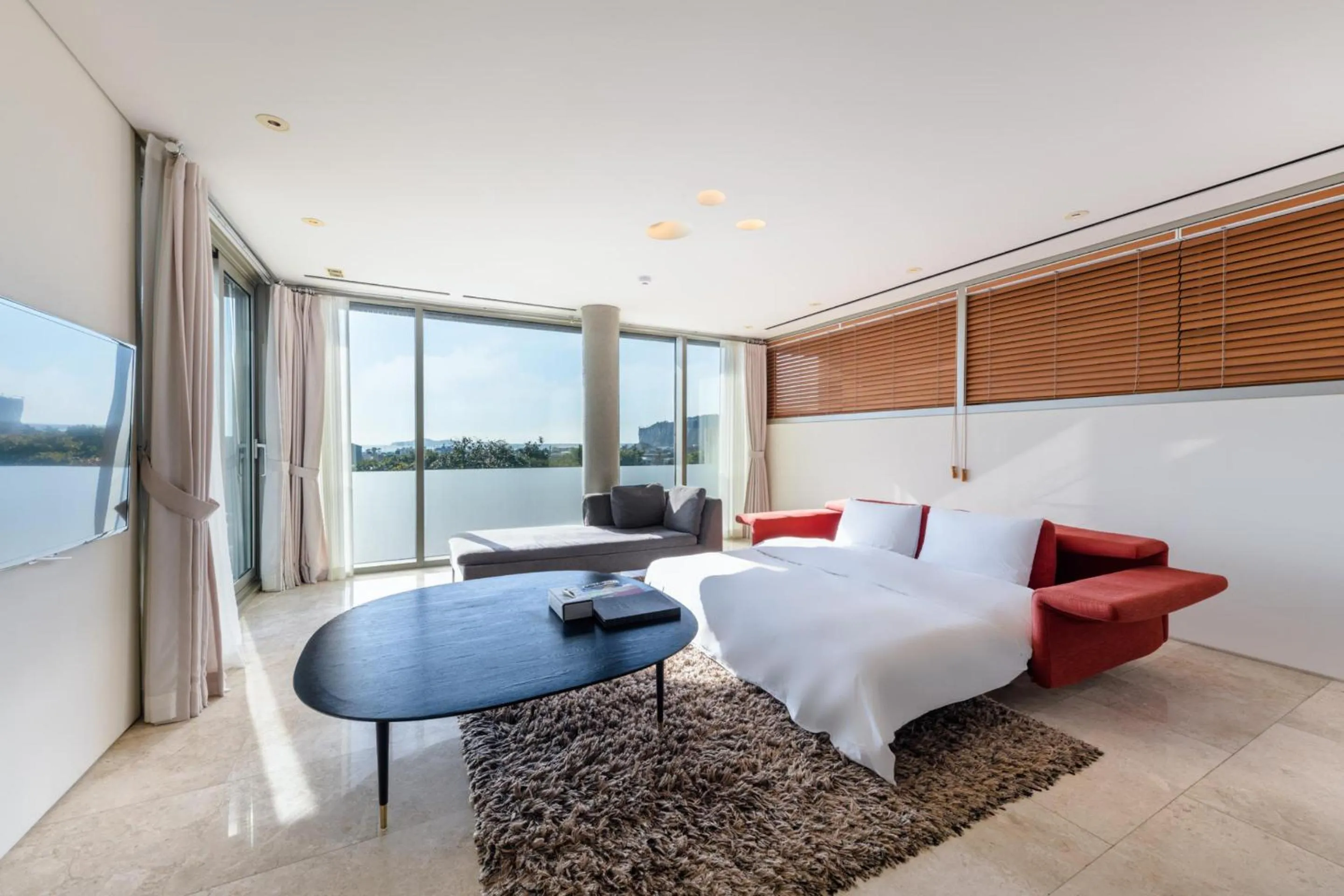 Area and facilities in Bayhill Pool & Villa