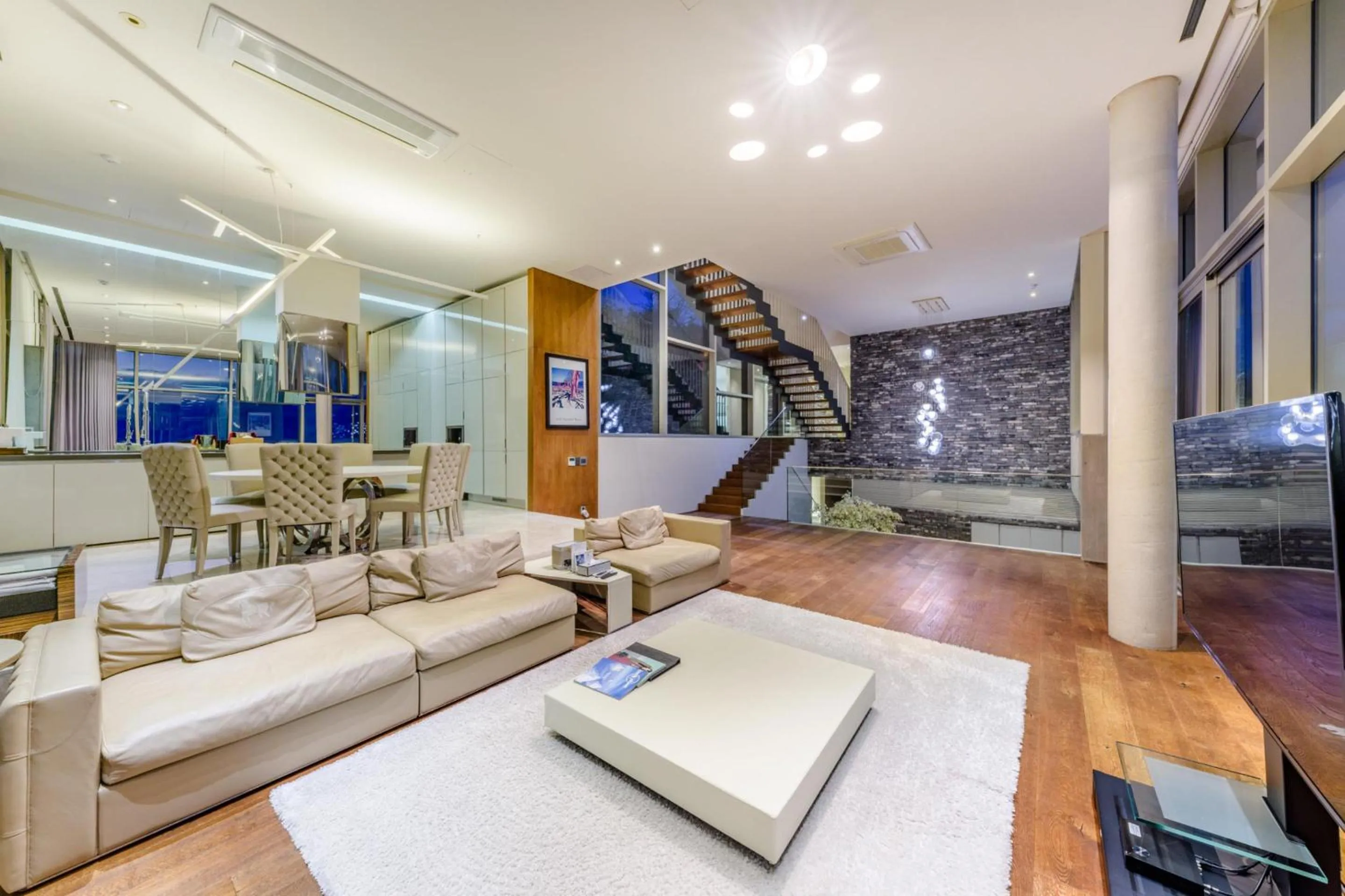 Area and facilities in Bayhill Pool & Villa