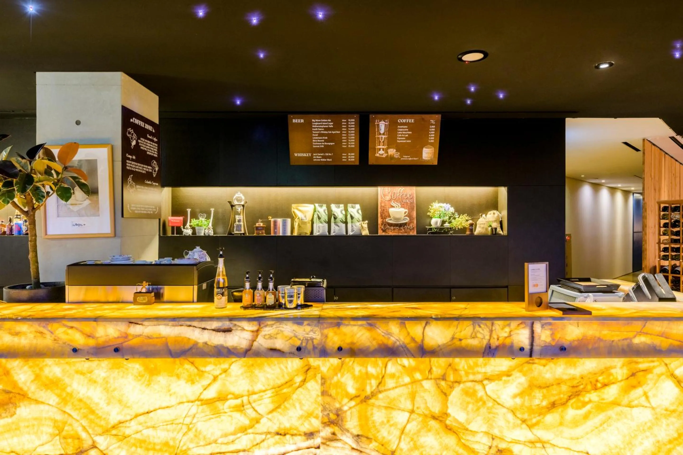 Lounge or bar in Bayhill Pool & Villa