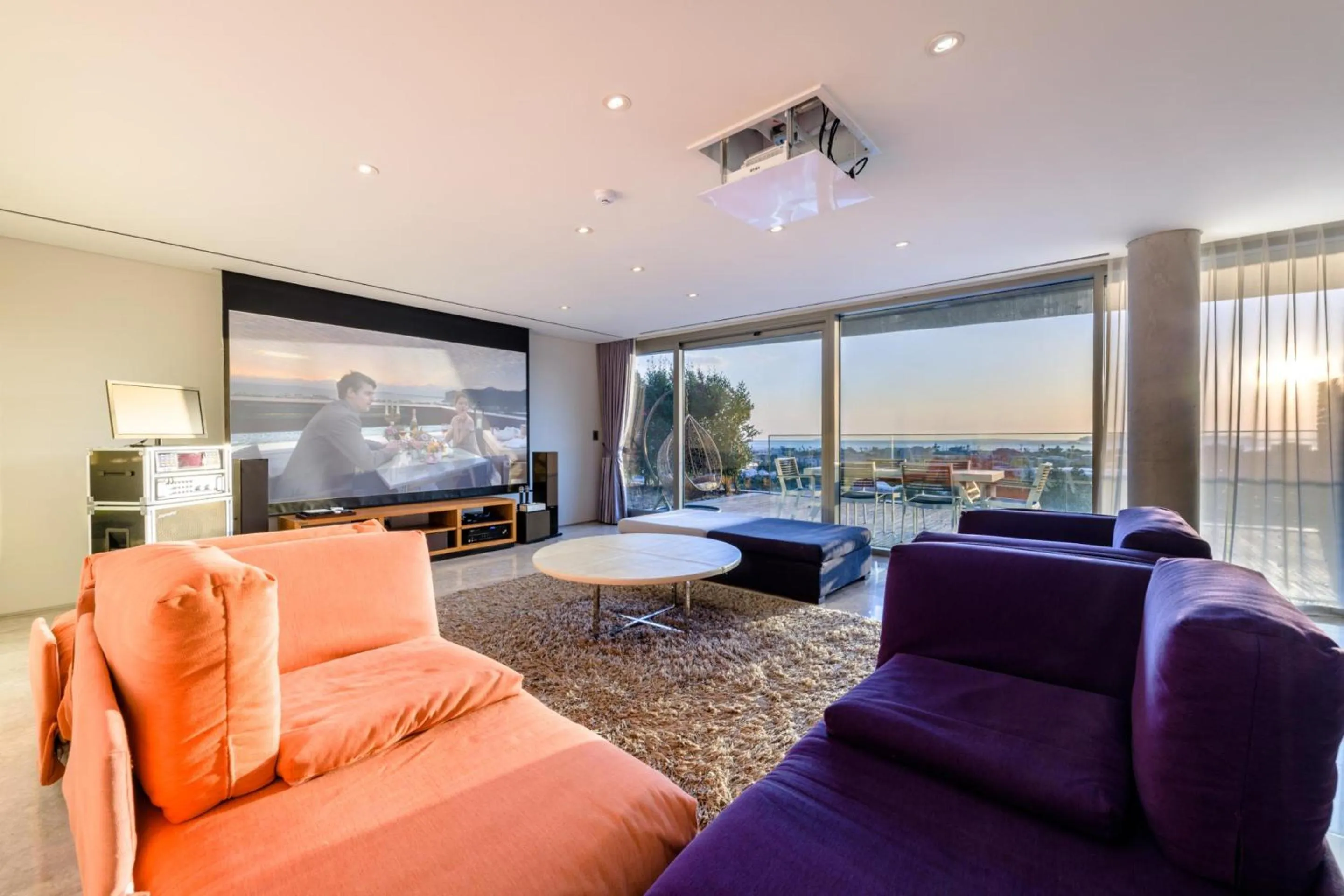 TV and multimedia in Bayhill Pool & Villa