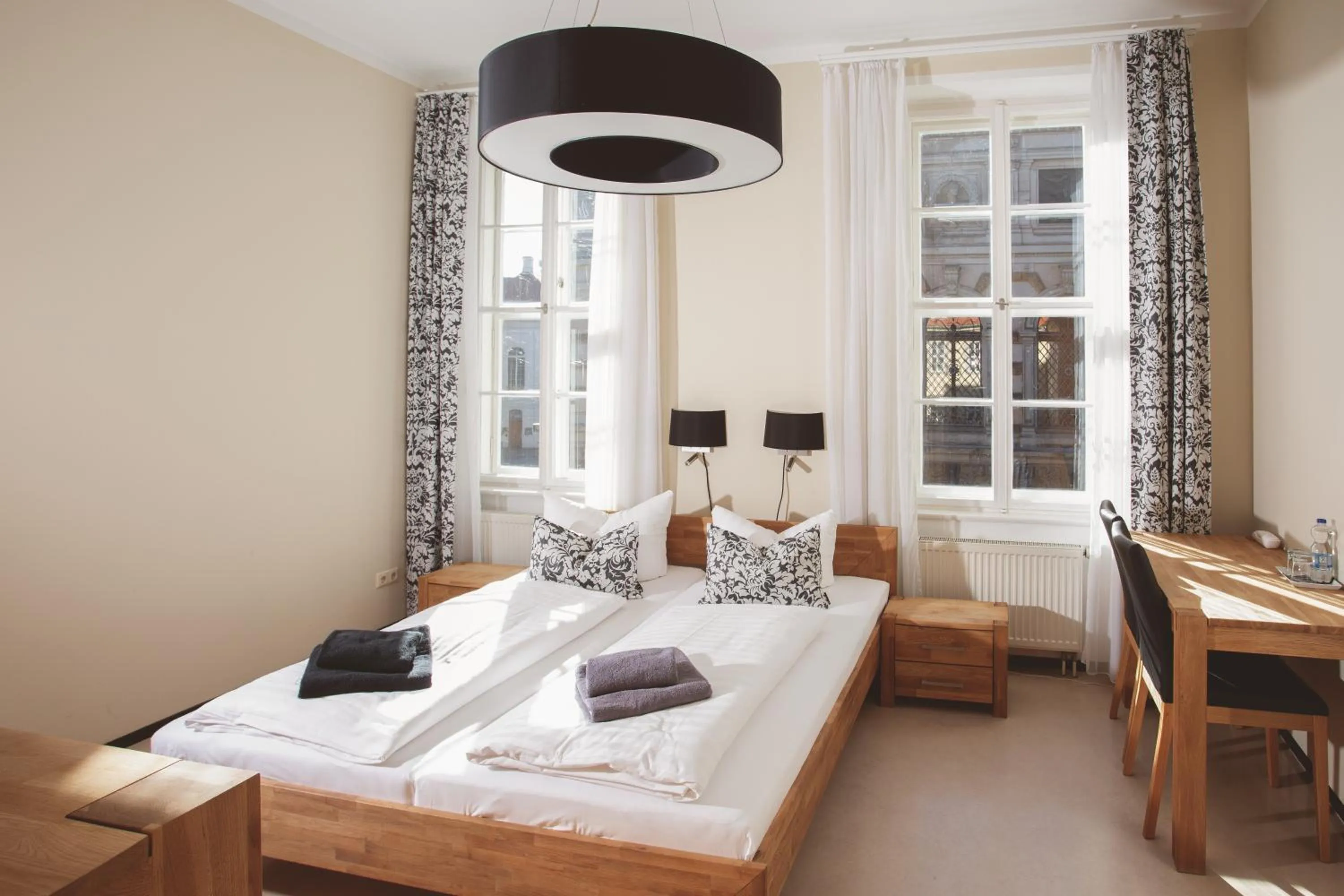 Photo of the whole room, Bed in Hofgärtnerhaus