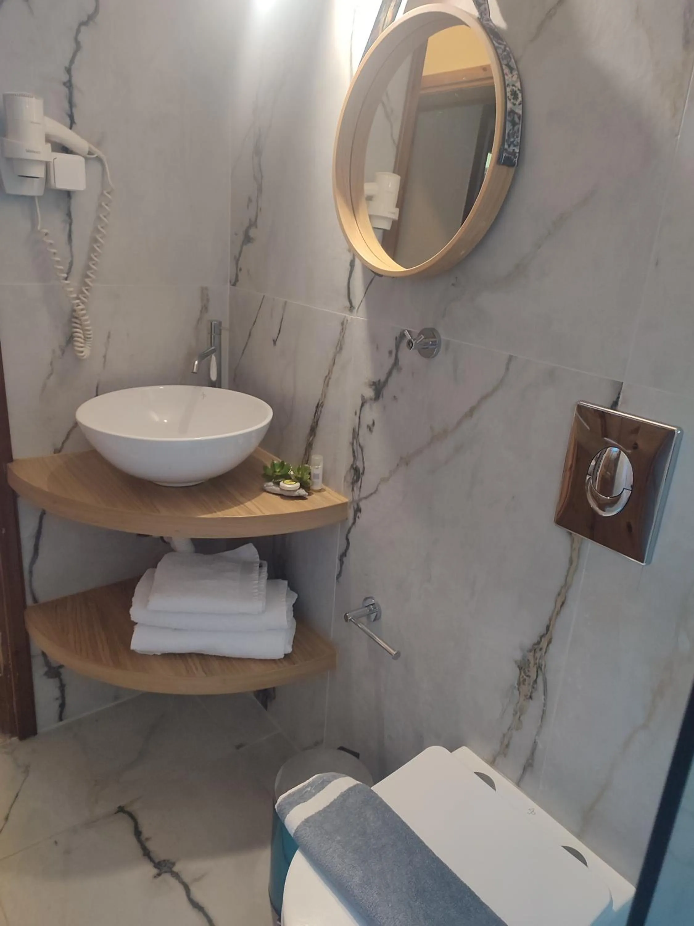 Toilet in Evangelos Apartments