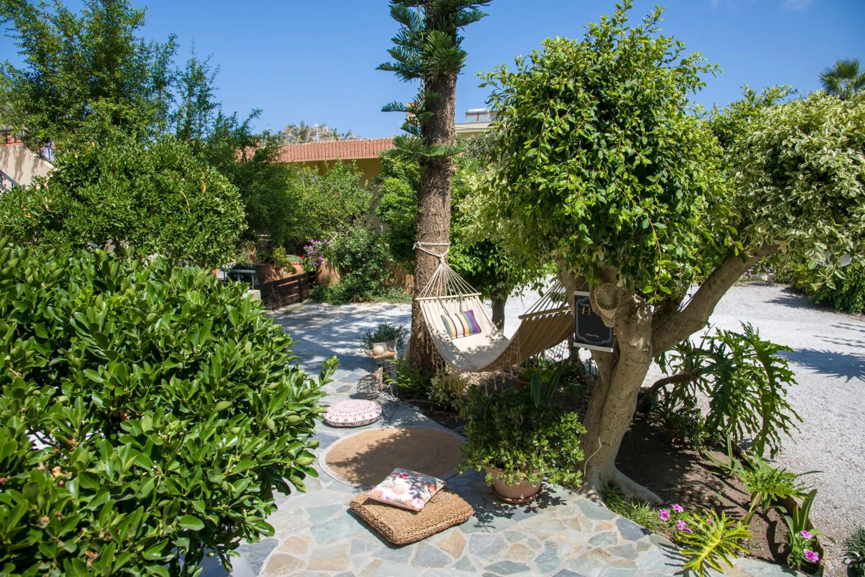 Garden in Evangelos Apartments
