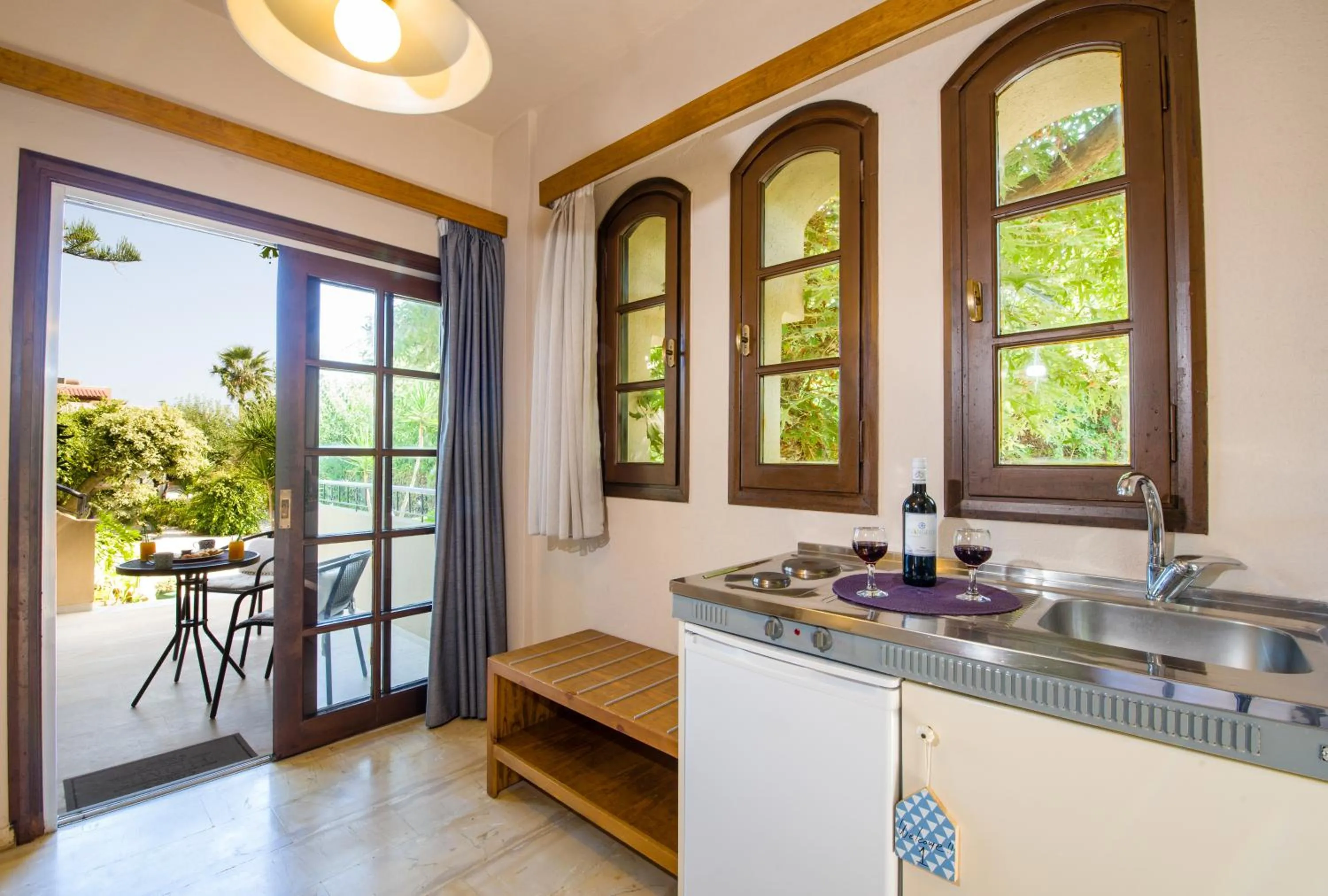 Seating area in Evangelos Apartments
