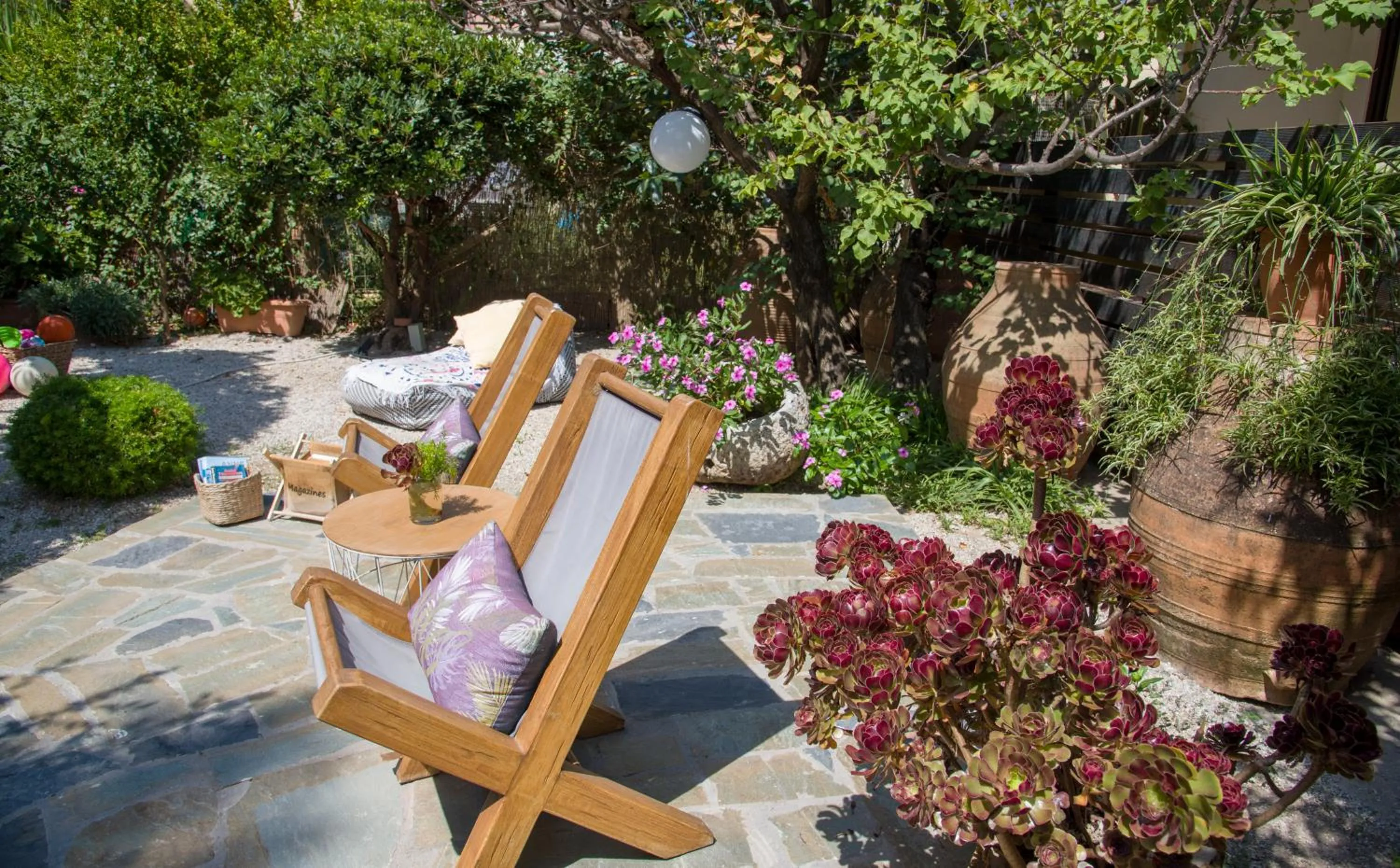 Garden in Evangelos Apartments