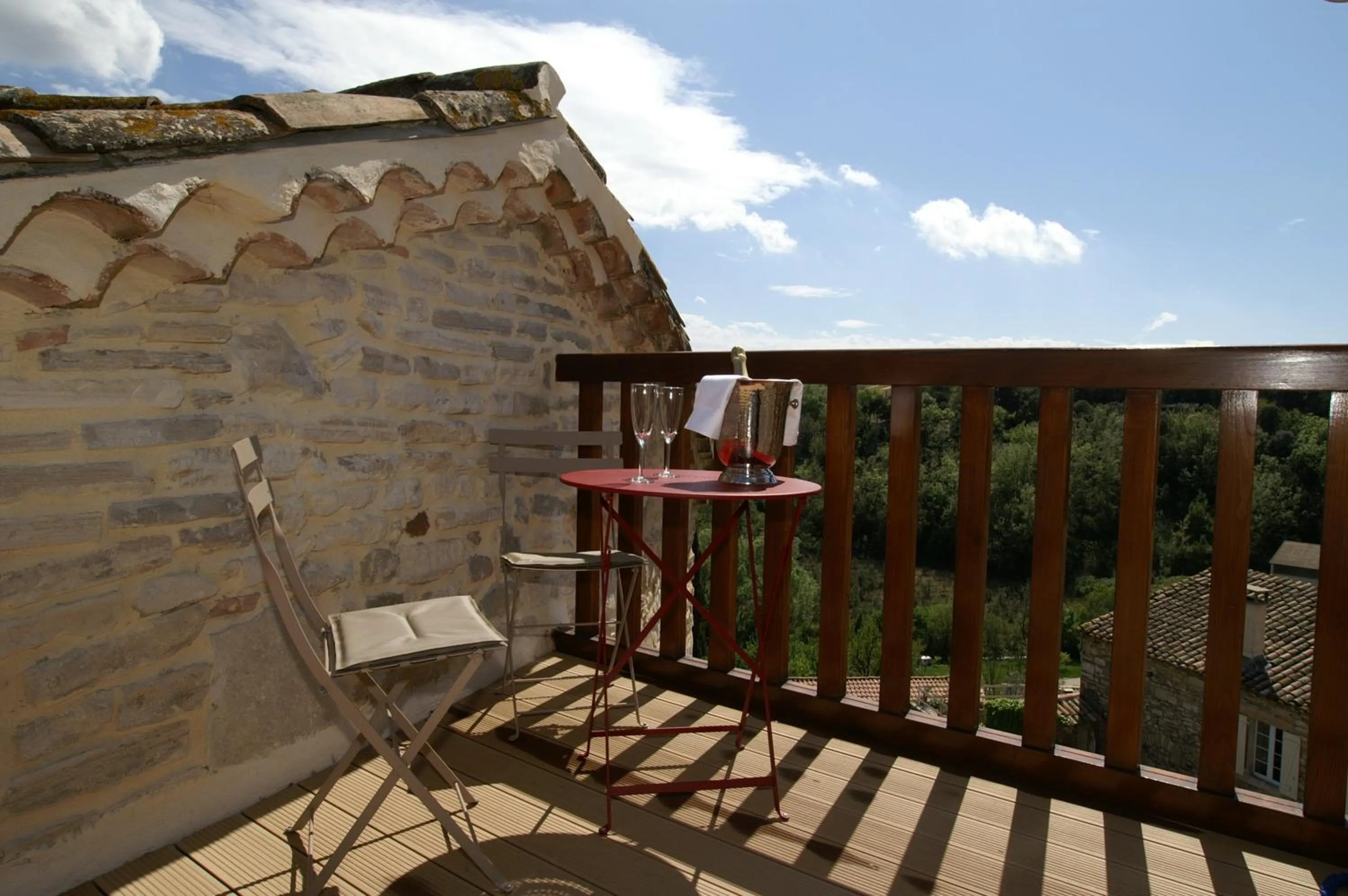 Balcony/Terrace in La Maison du Passage - Chambres - Suites premium, Spa, Piscine et Restaurant