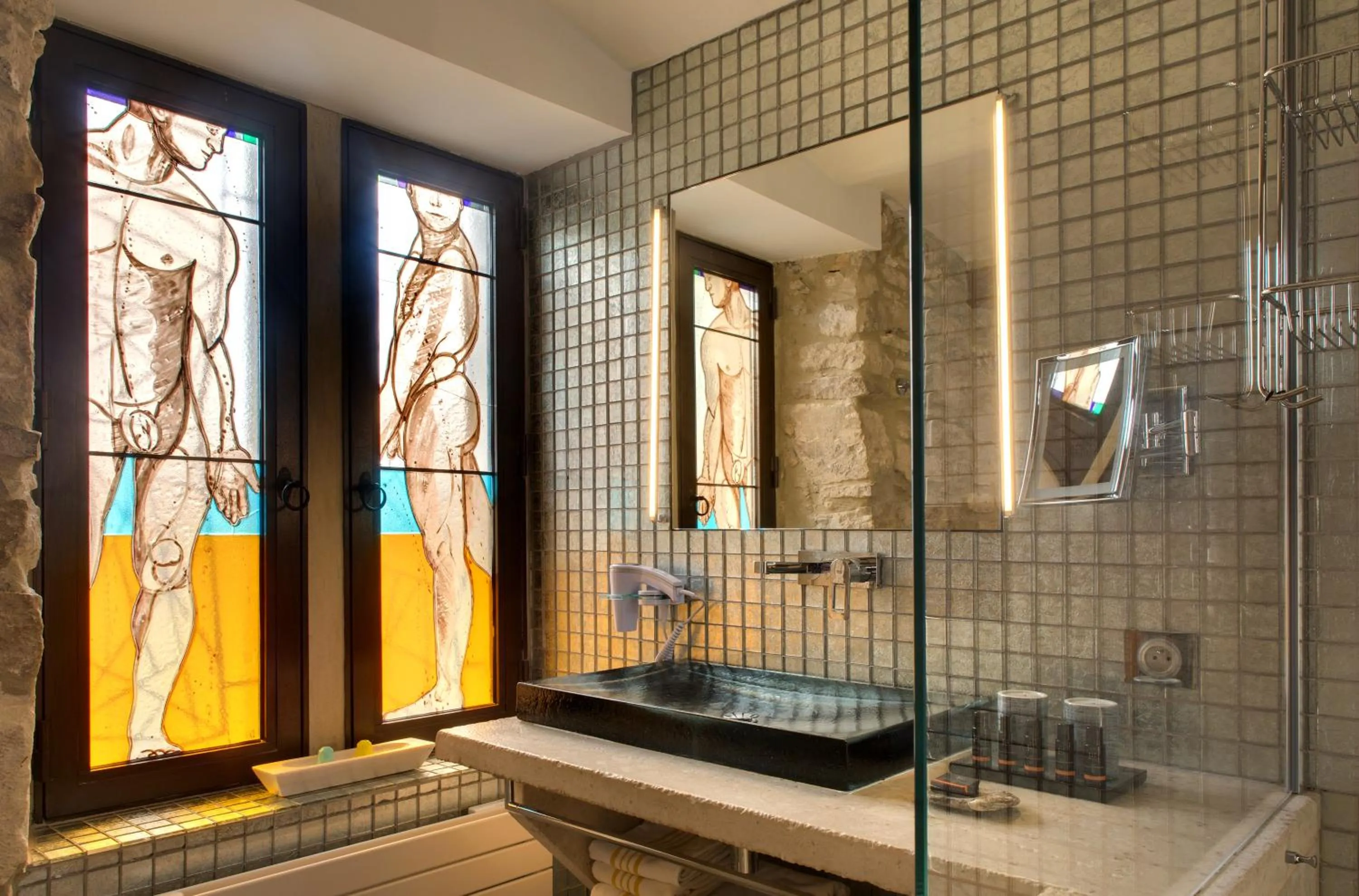 Bathroom in La Maison du Passage - Chambres - Suites premium, Spa, Piscine et Restaurant