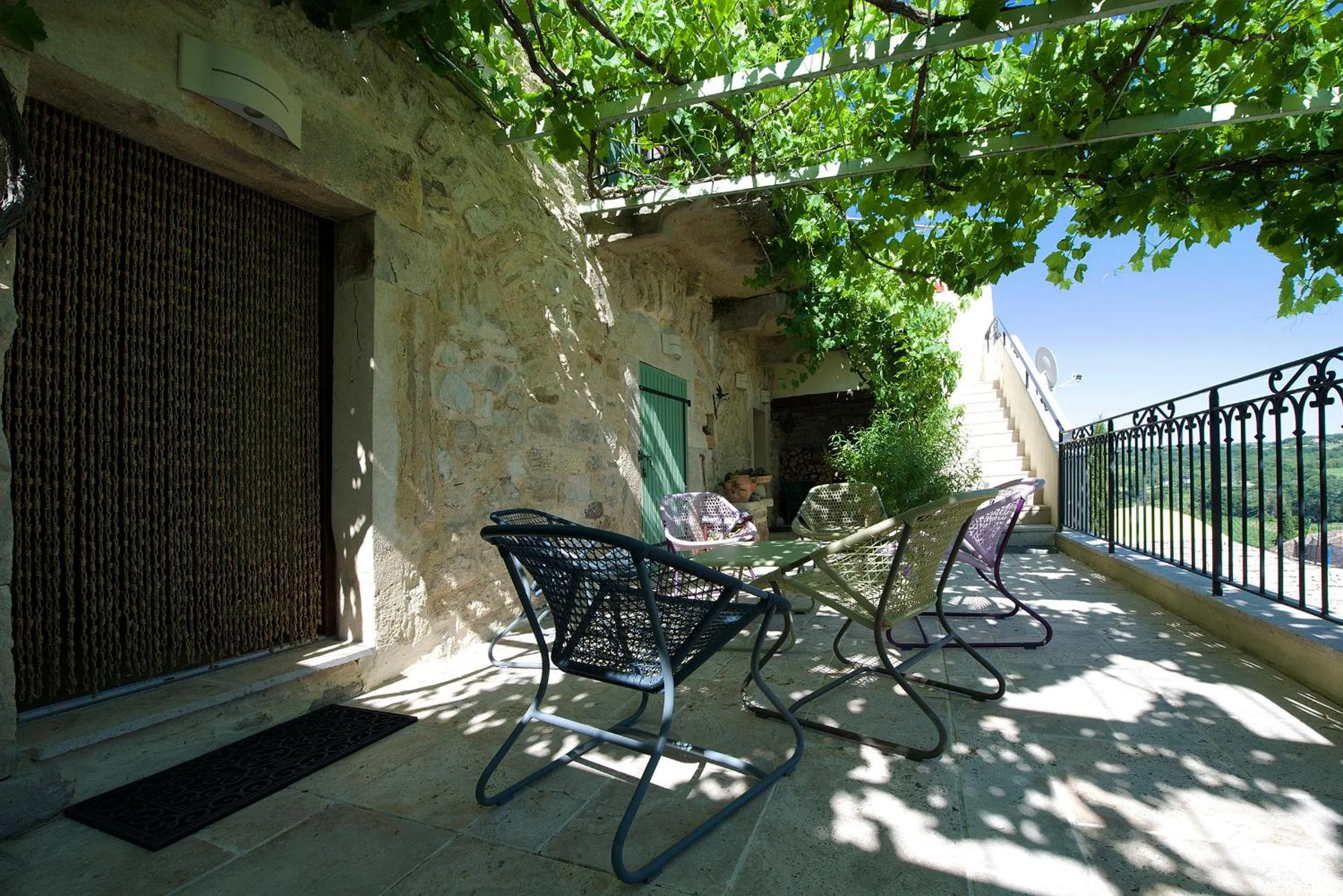 Patio in La Maison du Passage - Chambres - Suites premium, Spa, Piscine et Restaurant