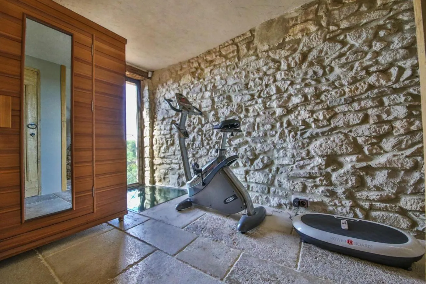 Fitness centre/facilities in La Maison du Passage - Chambres - Suites premium, Spa, Piscine et Restaurant