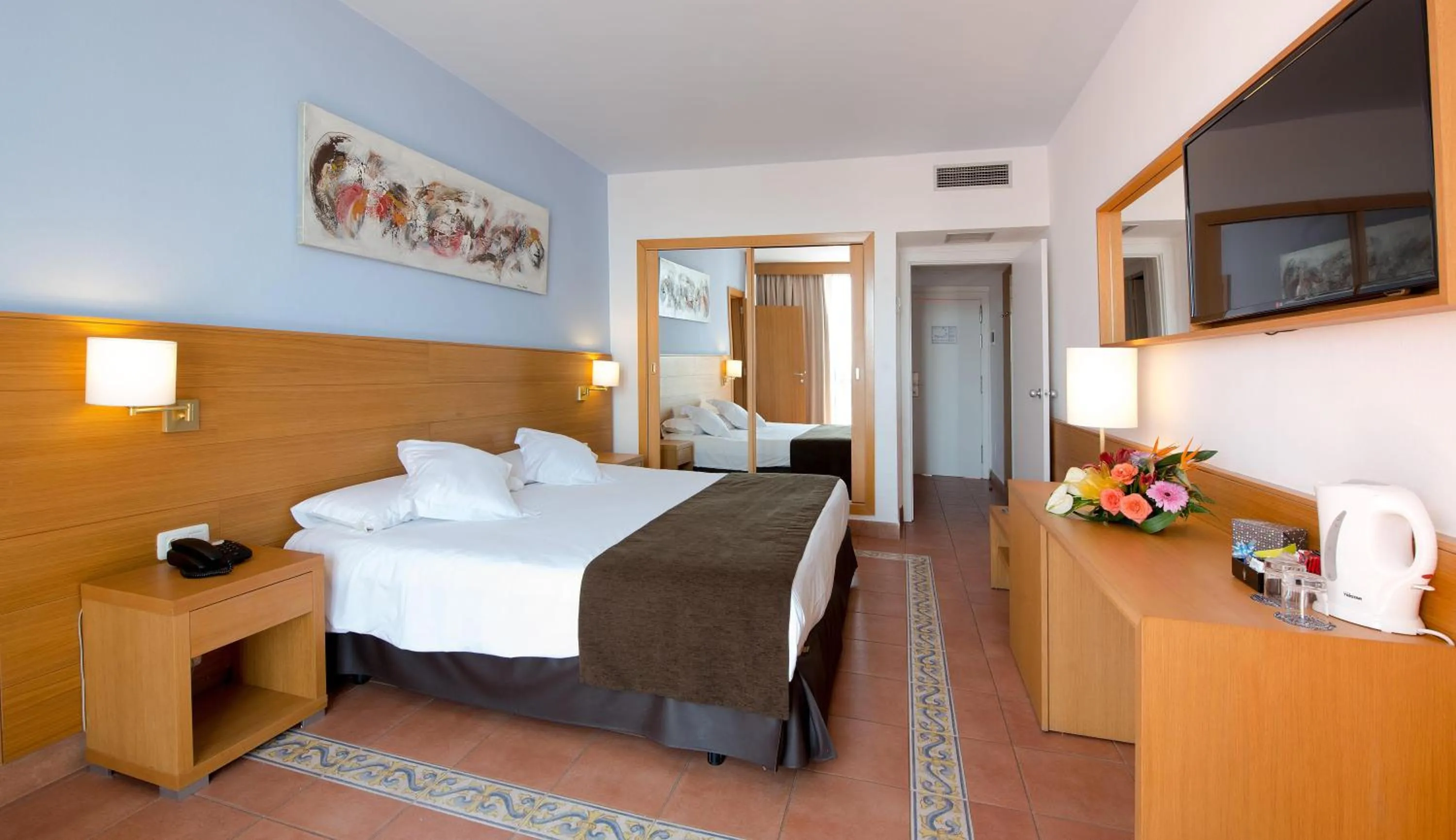Photo of the whole room, Bed in Esencia de Fuerteventura by Princess