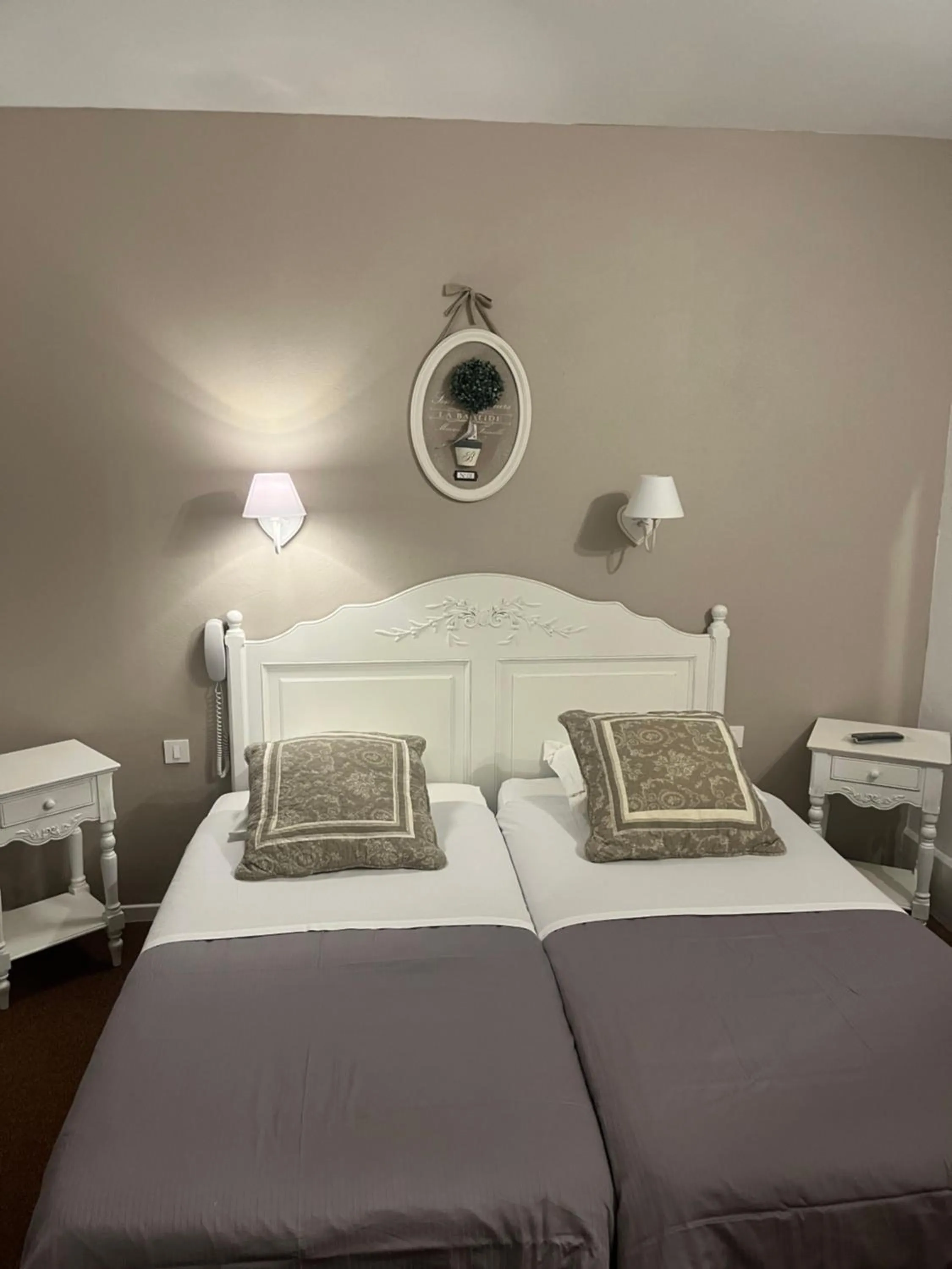 Bed in HOTEL LES MARRONNIERS