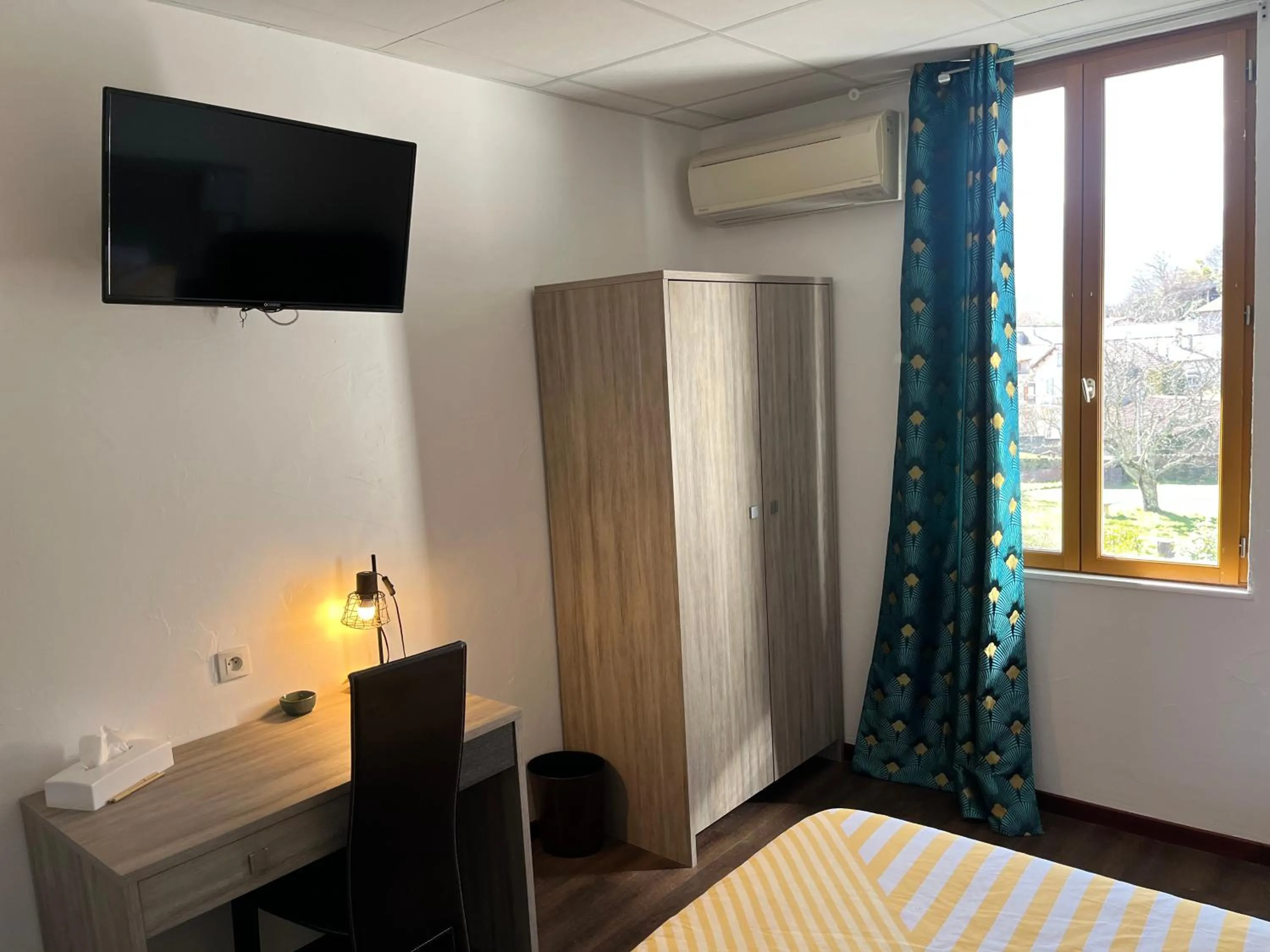 Bed in HOTEL LES MARRONNIERS