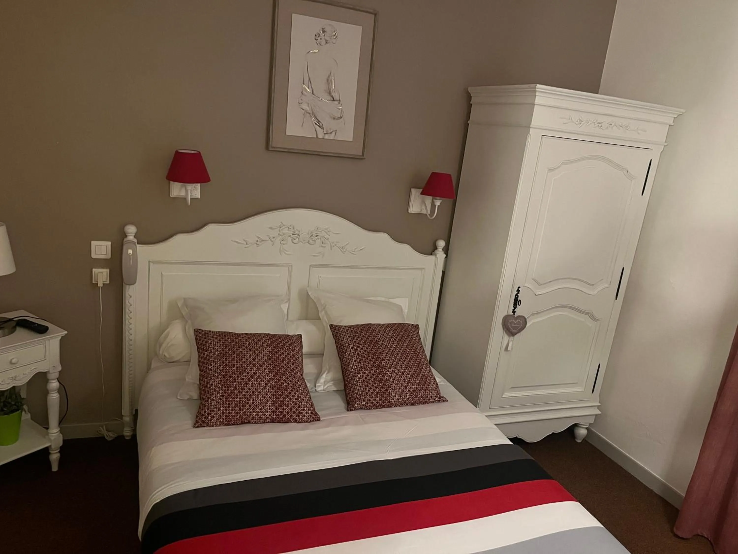 Bed in HOTEL LES MARRONNIERS